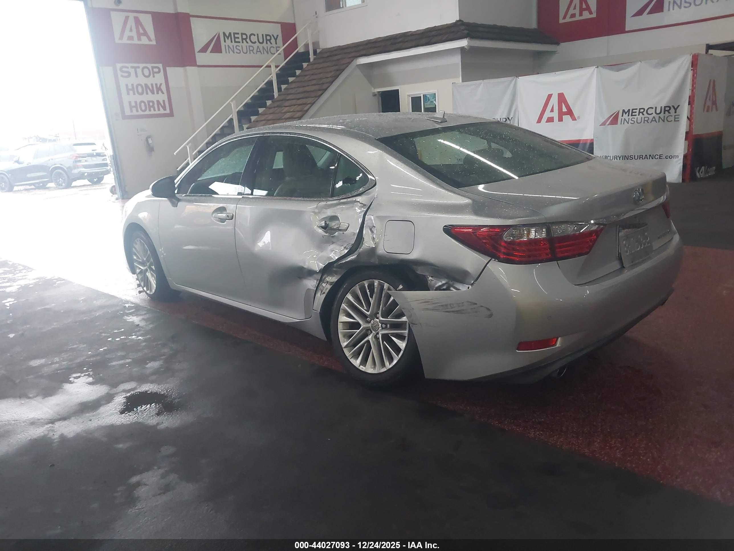 LEXUS ES image 3