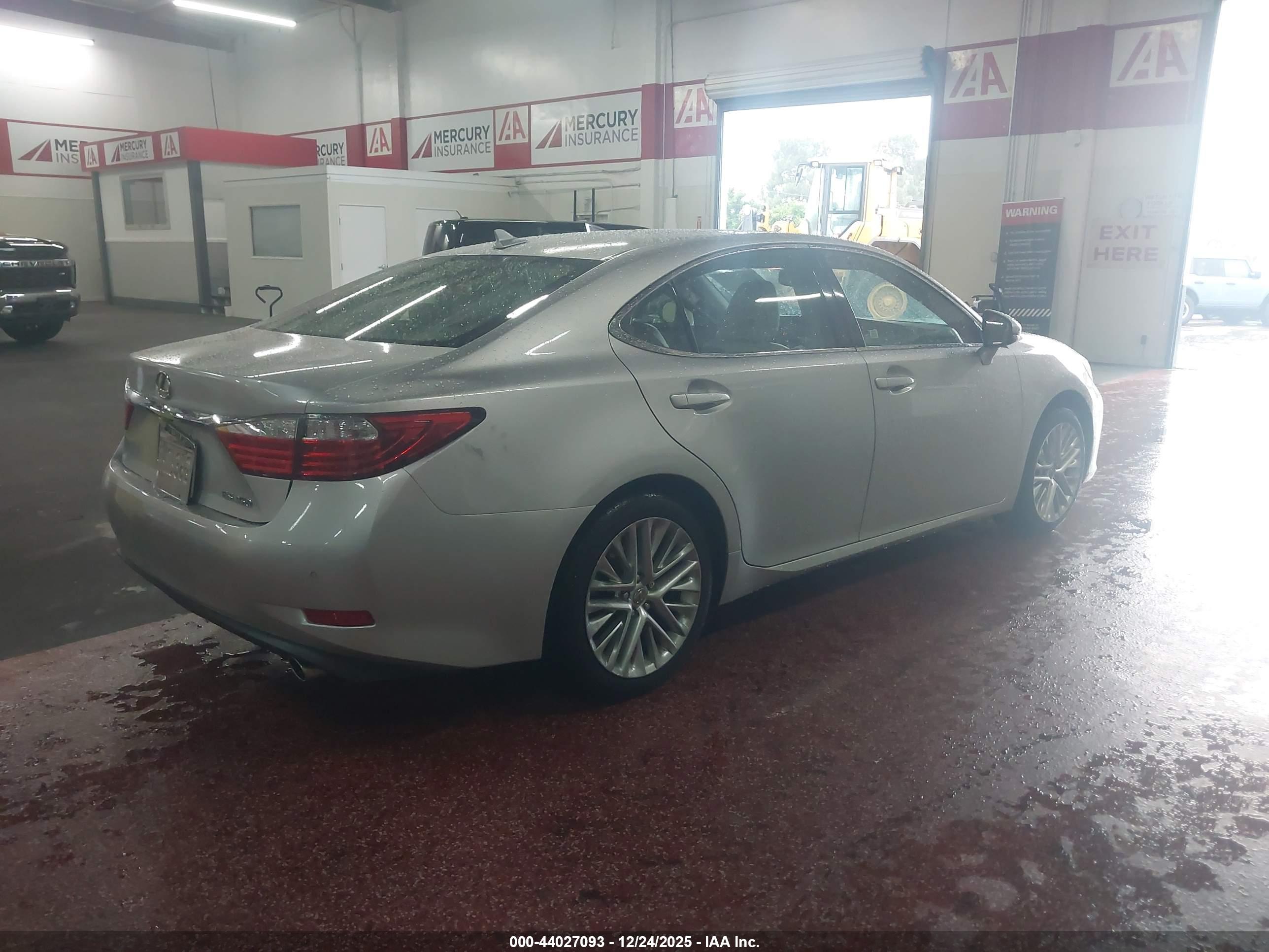 LEXUS ES image 4