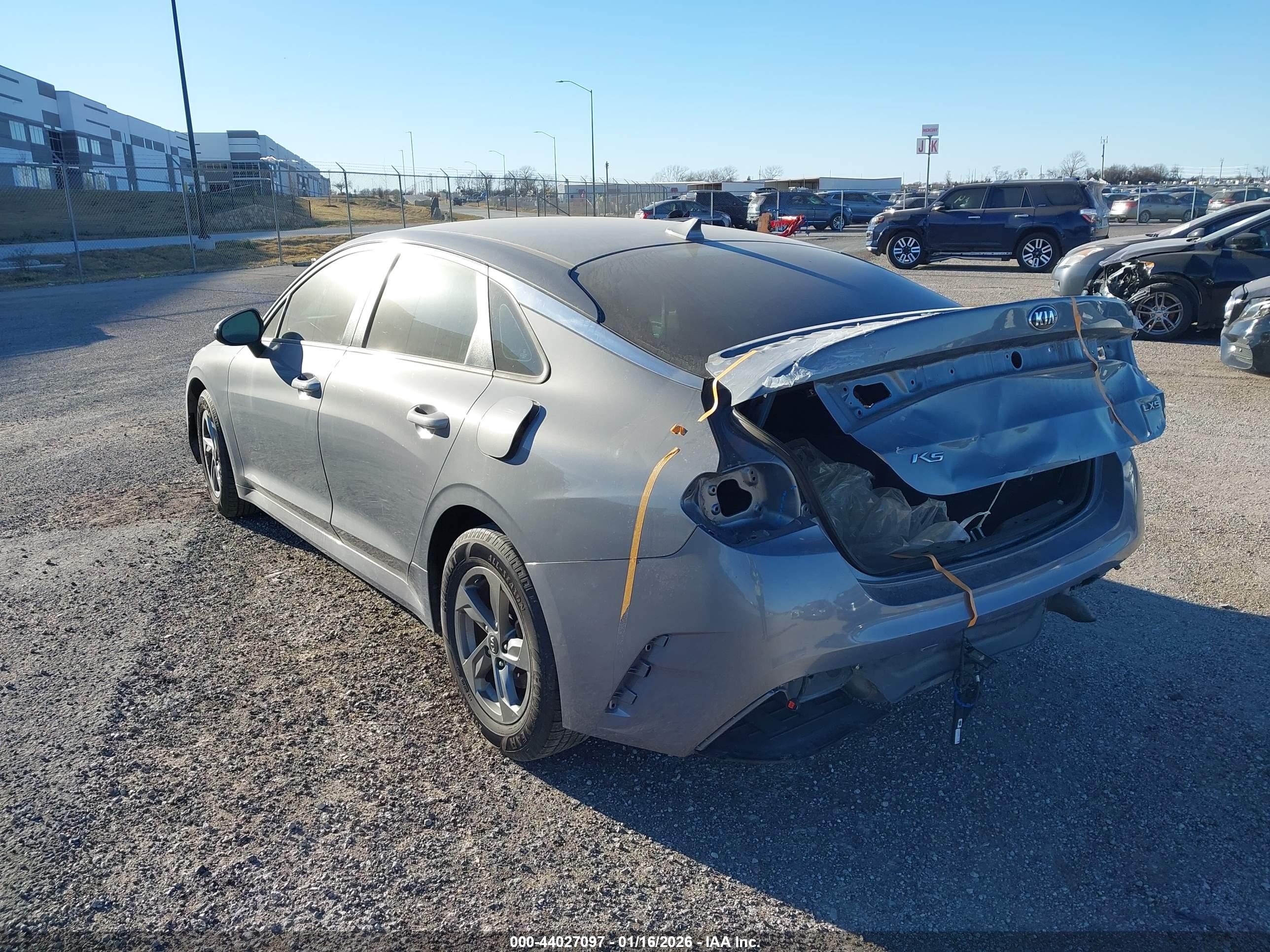 KIA K5 image 3