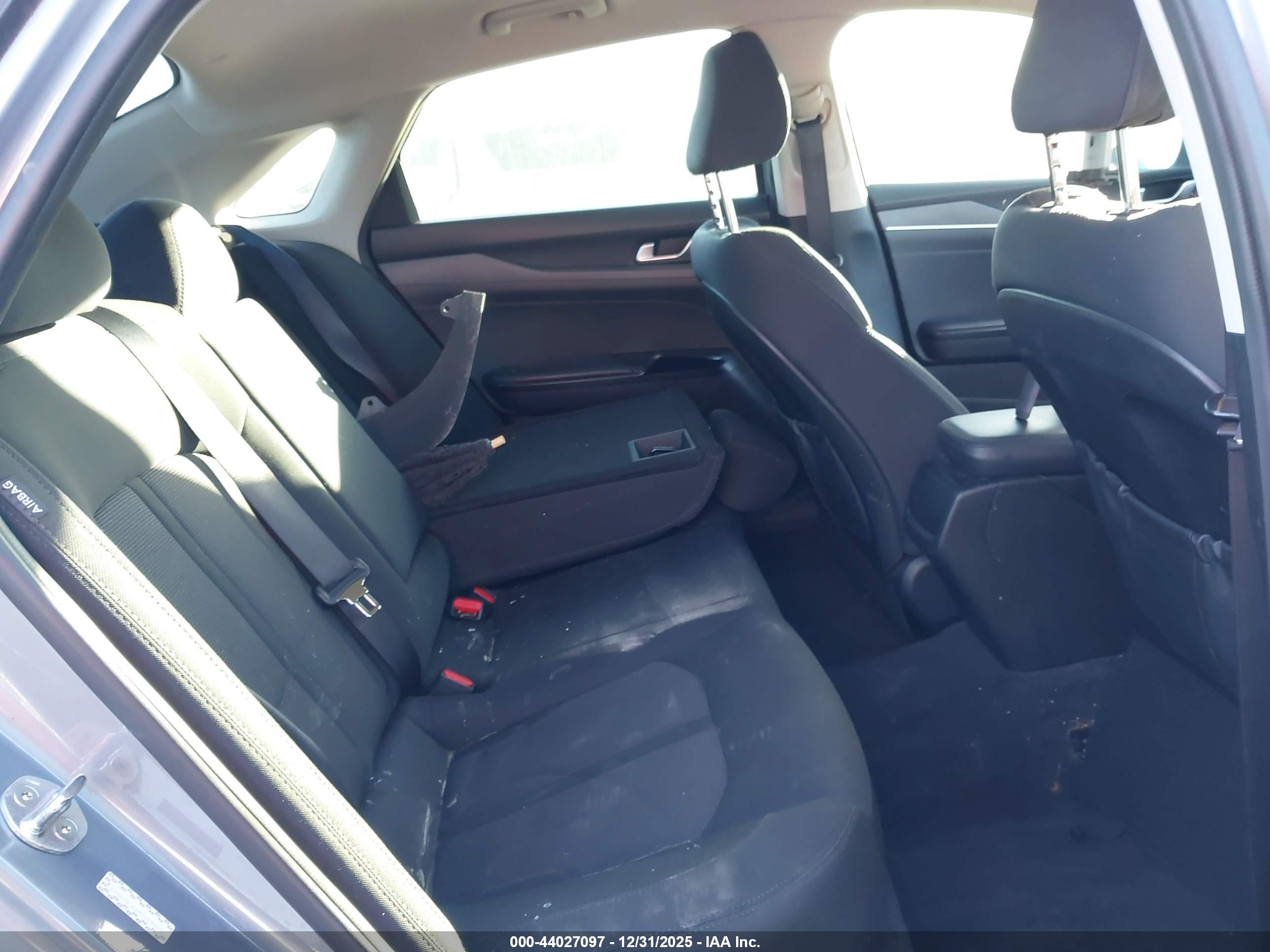 KIA K5 image 8
