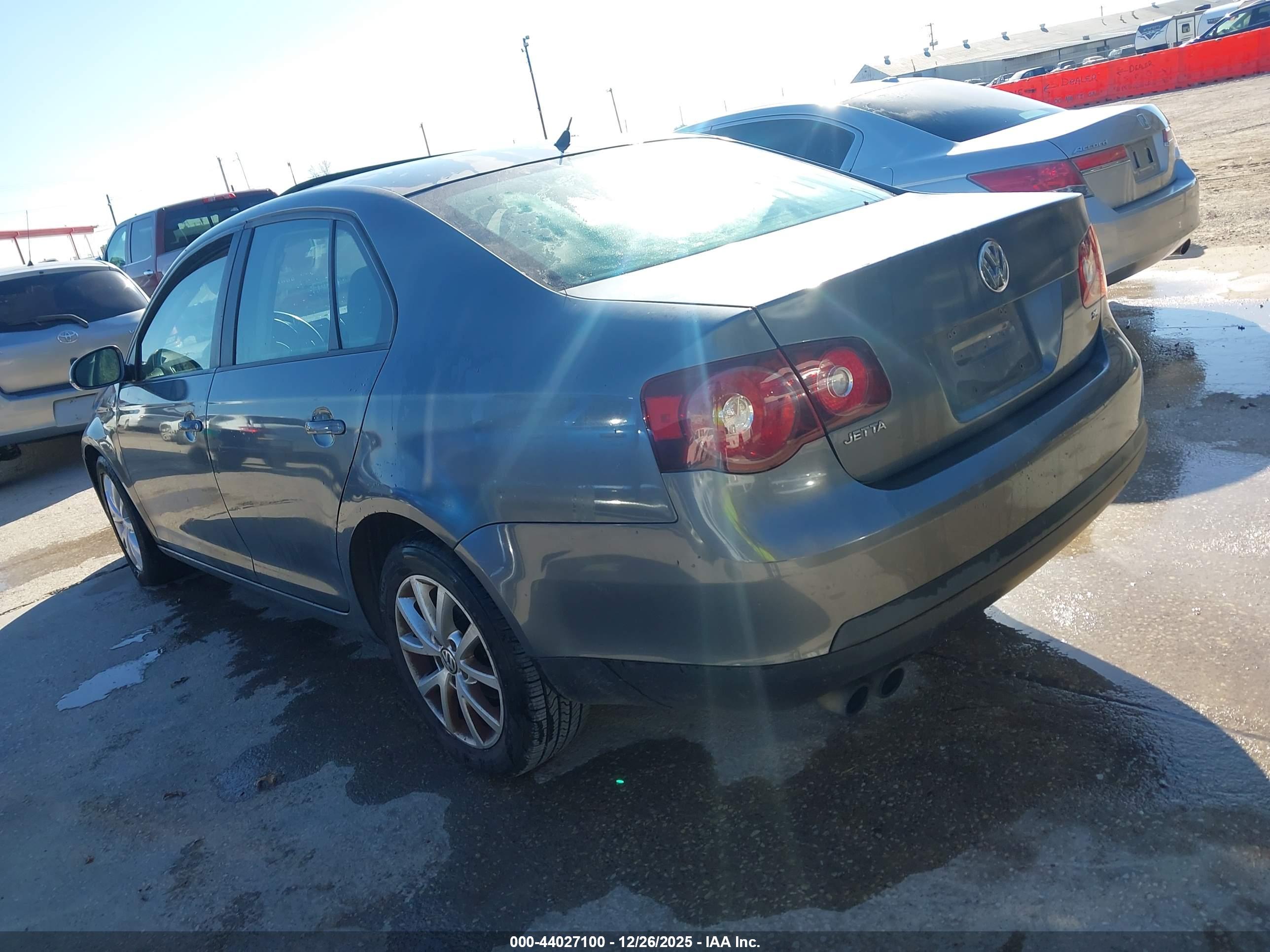 VOLKSWAGEN JETTA image 3