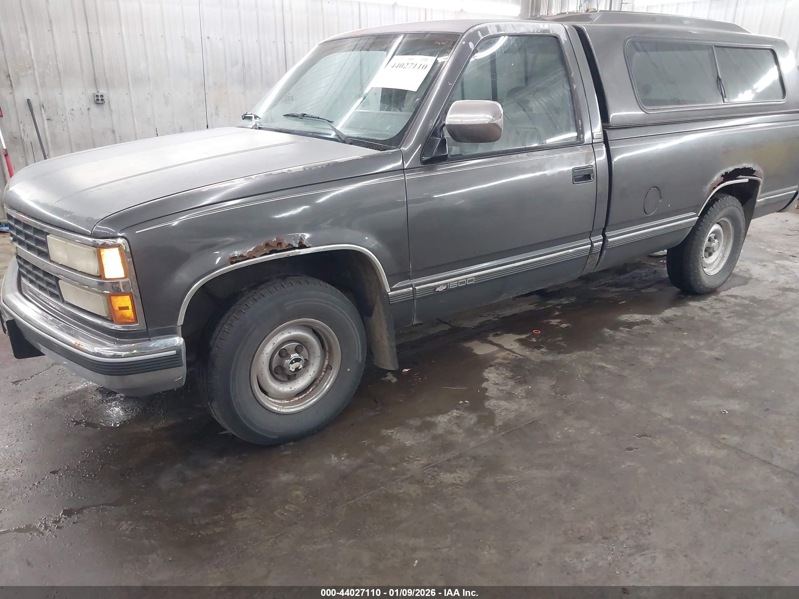 CHEVROLET GMT-400 image 2