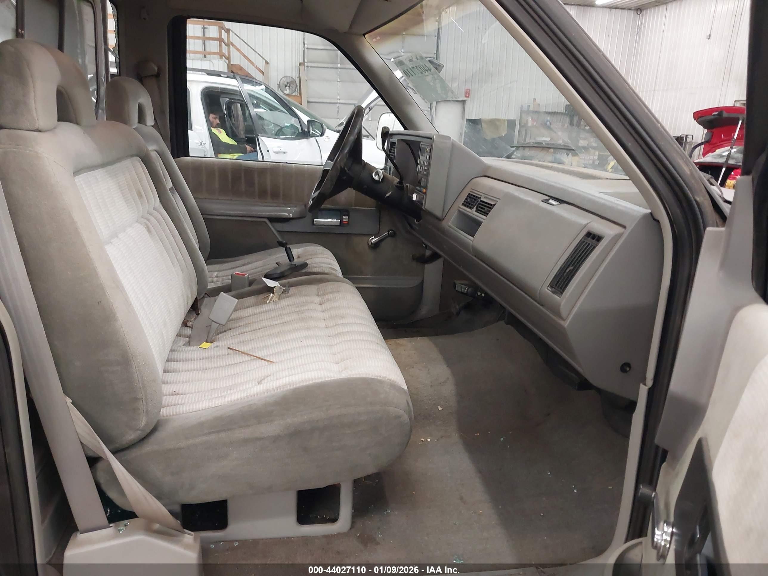 CHEVROLET GMT-400 image 5