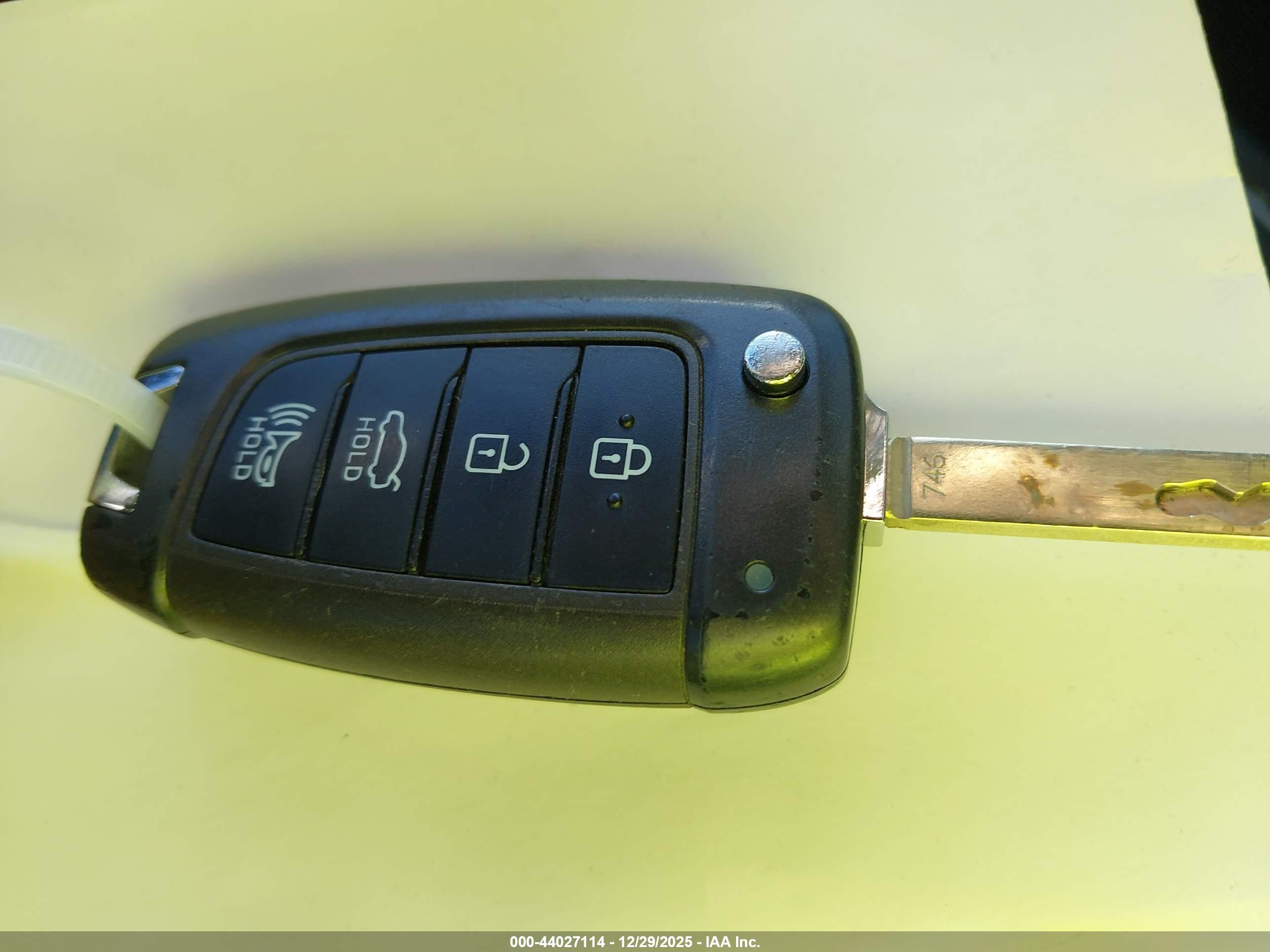 HYUNDAI ACCENT image 11