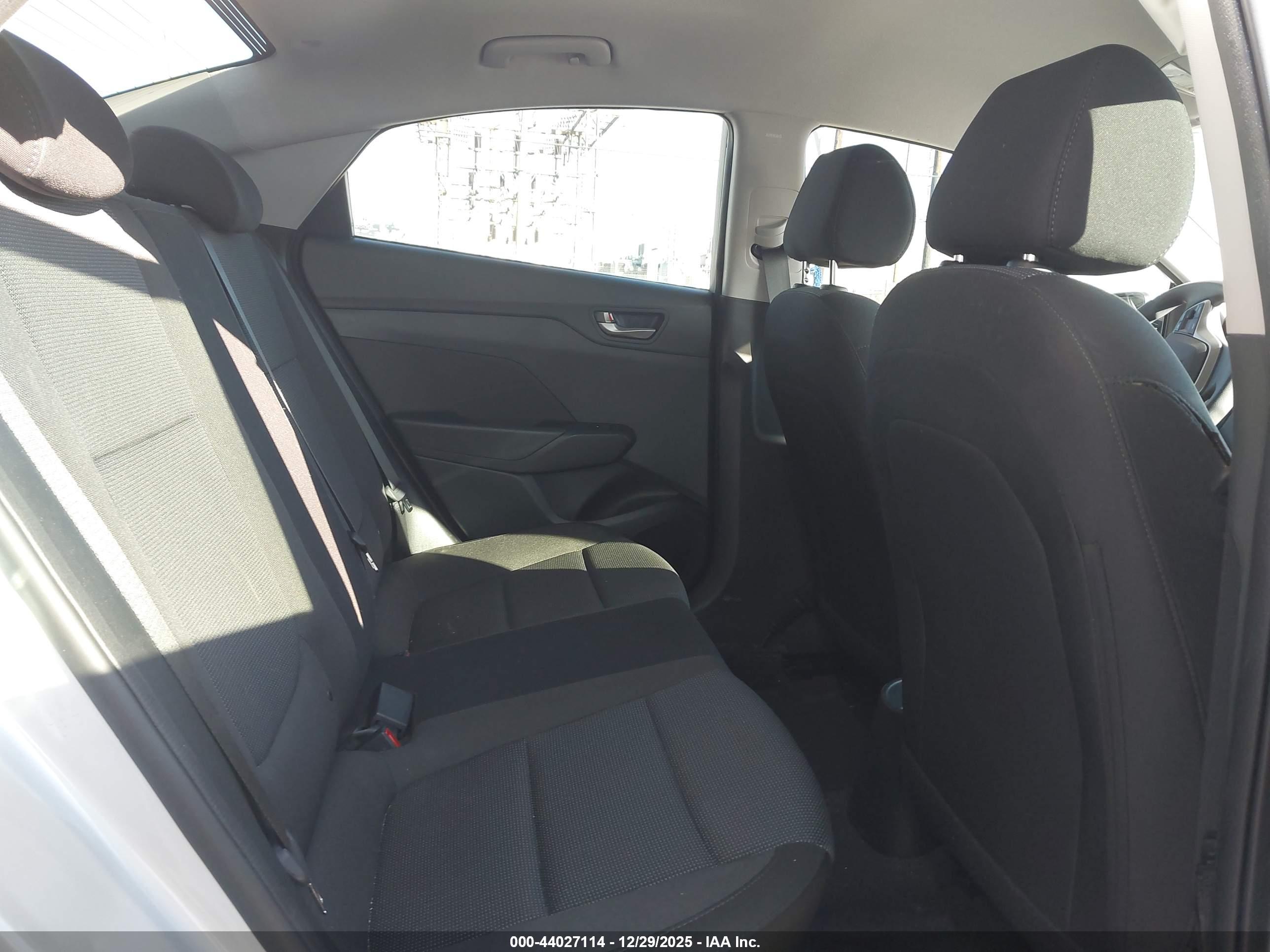 HYUNDAI ACCENT image 8