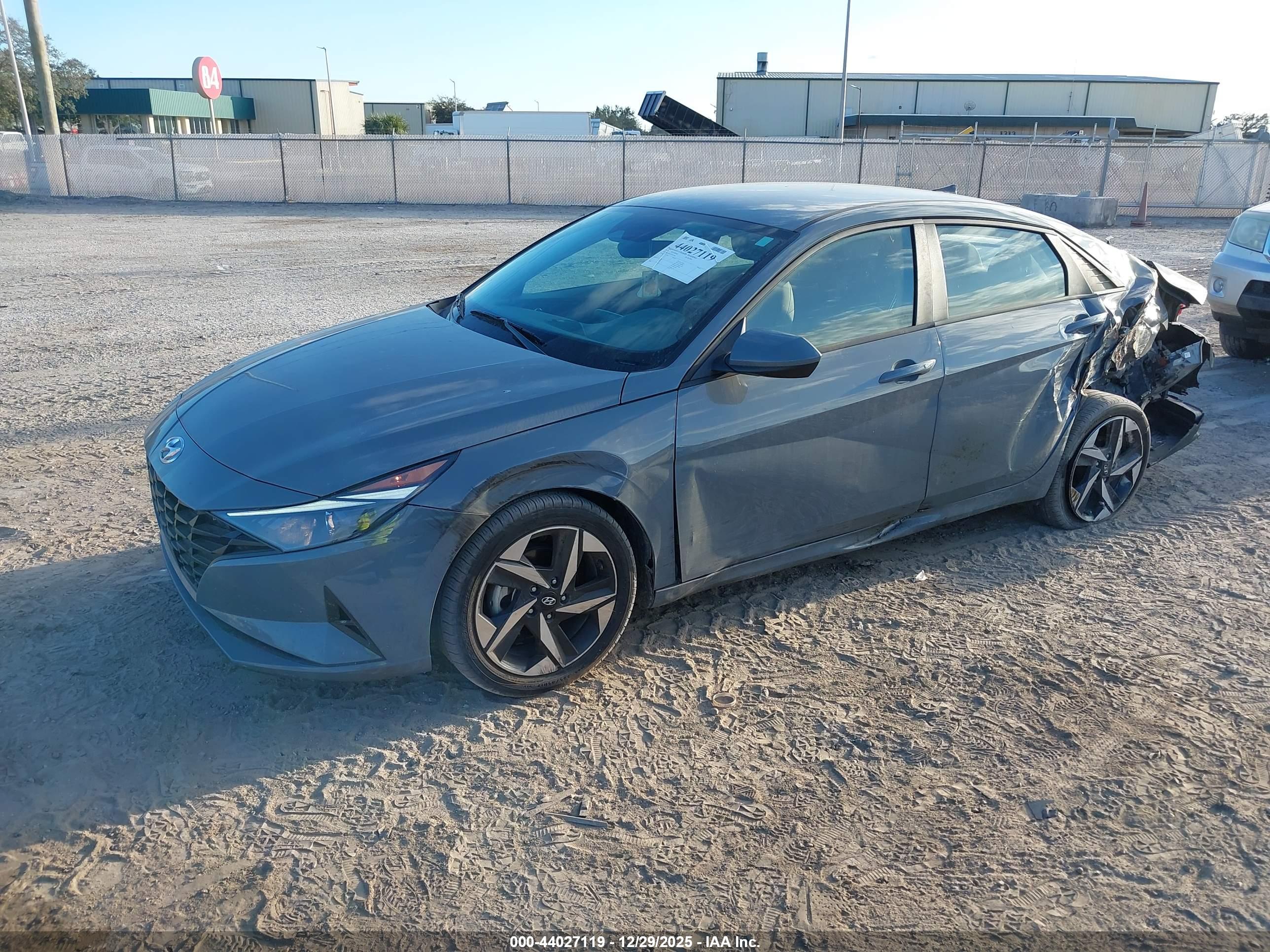 HYUNDAI ELANTRA image 2