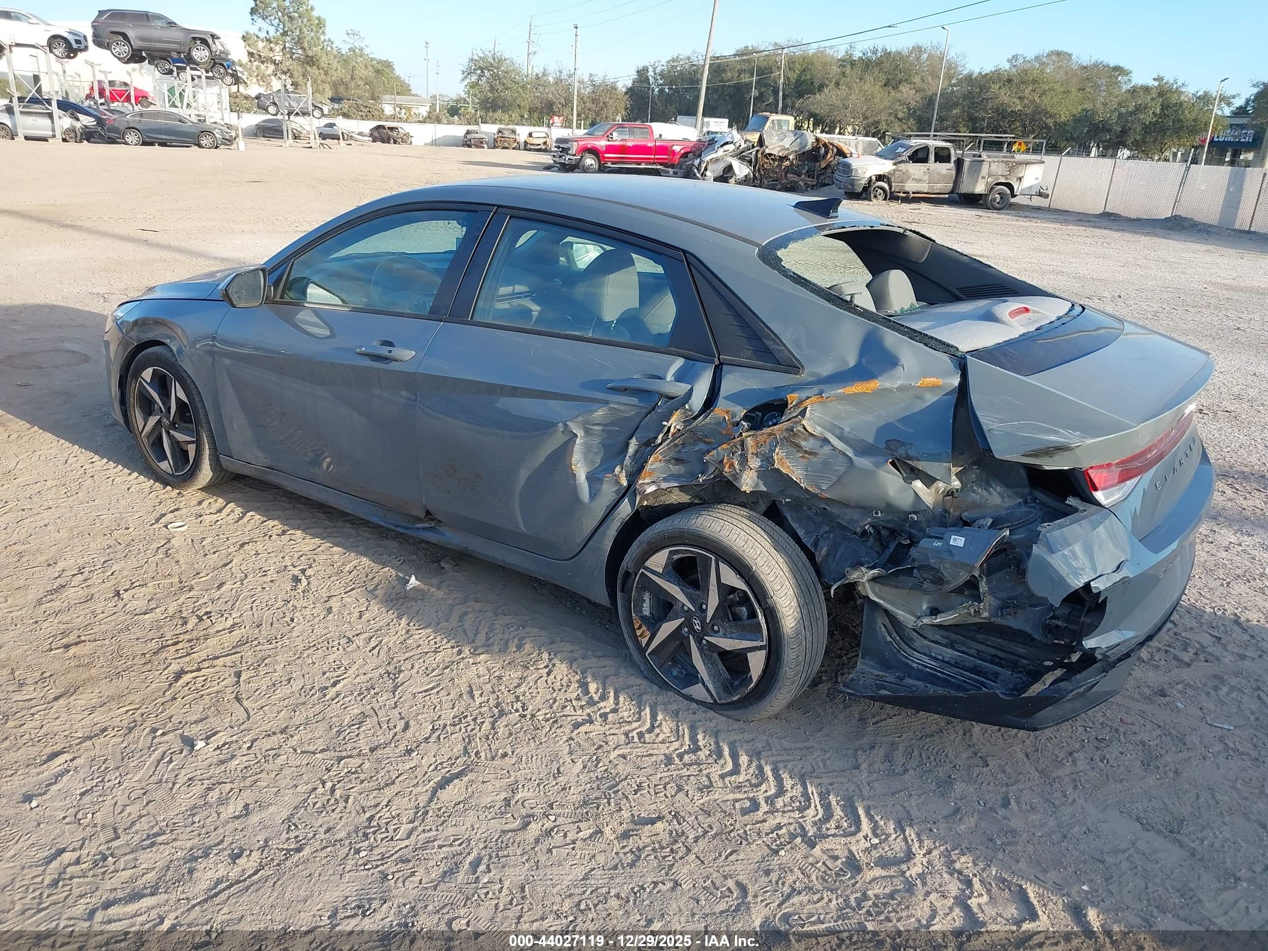 HYUNDAI ELANTRA image 3