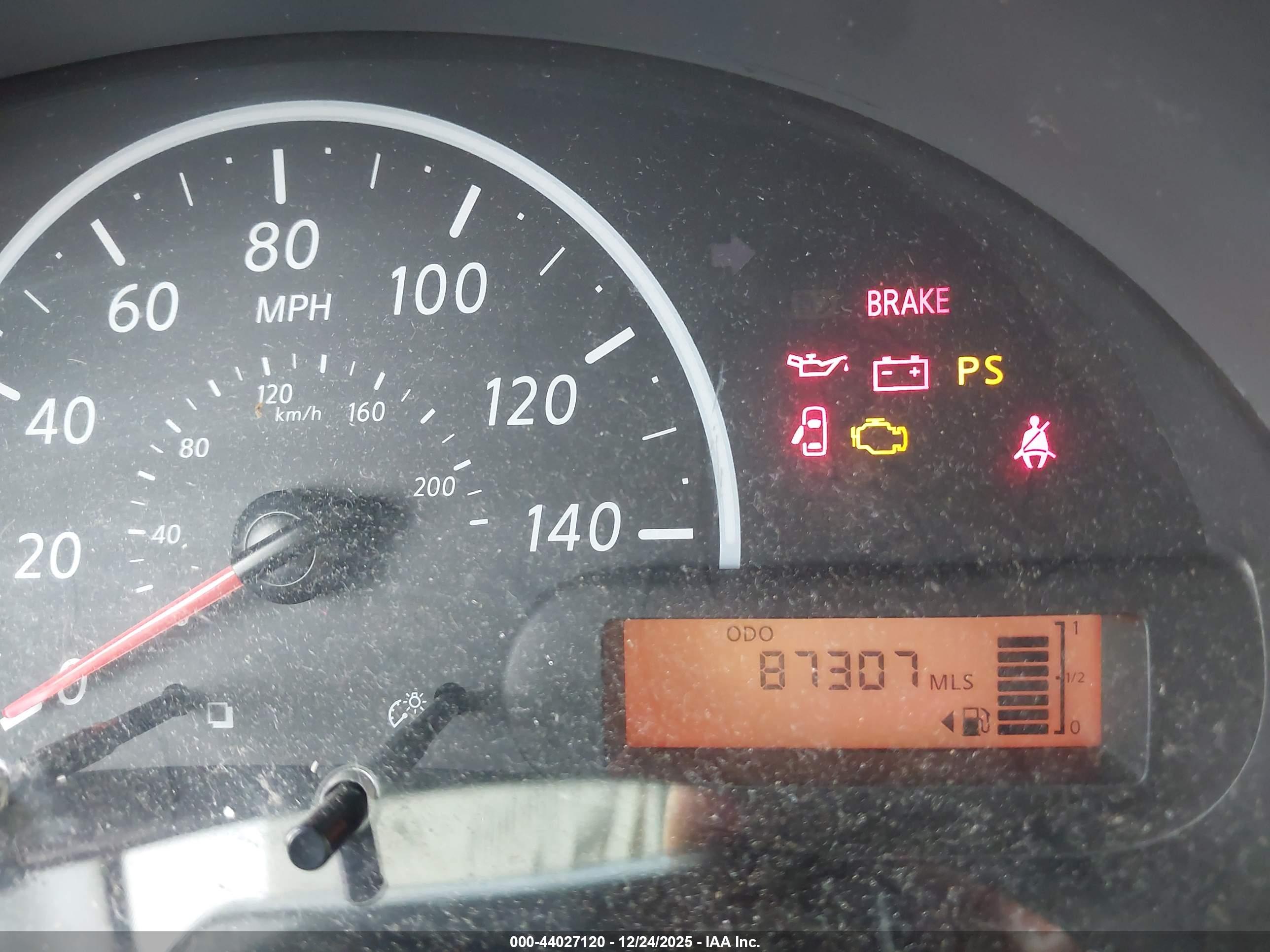 NISSAN VERSA image 7