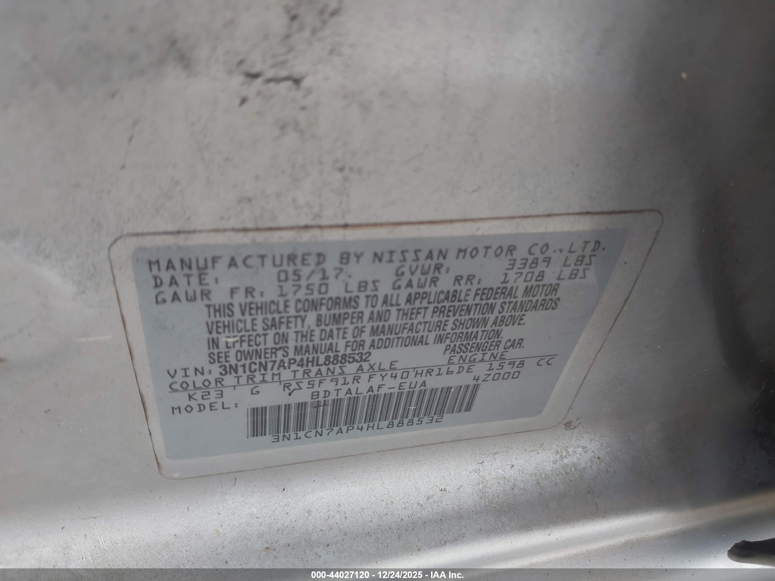 NISSAN VERSA image 9