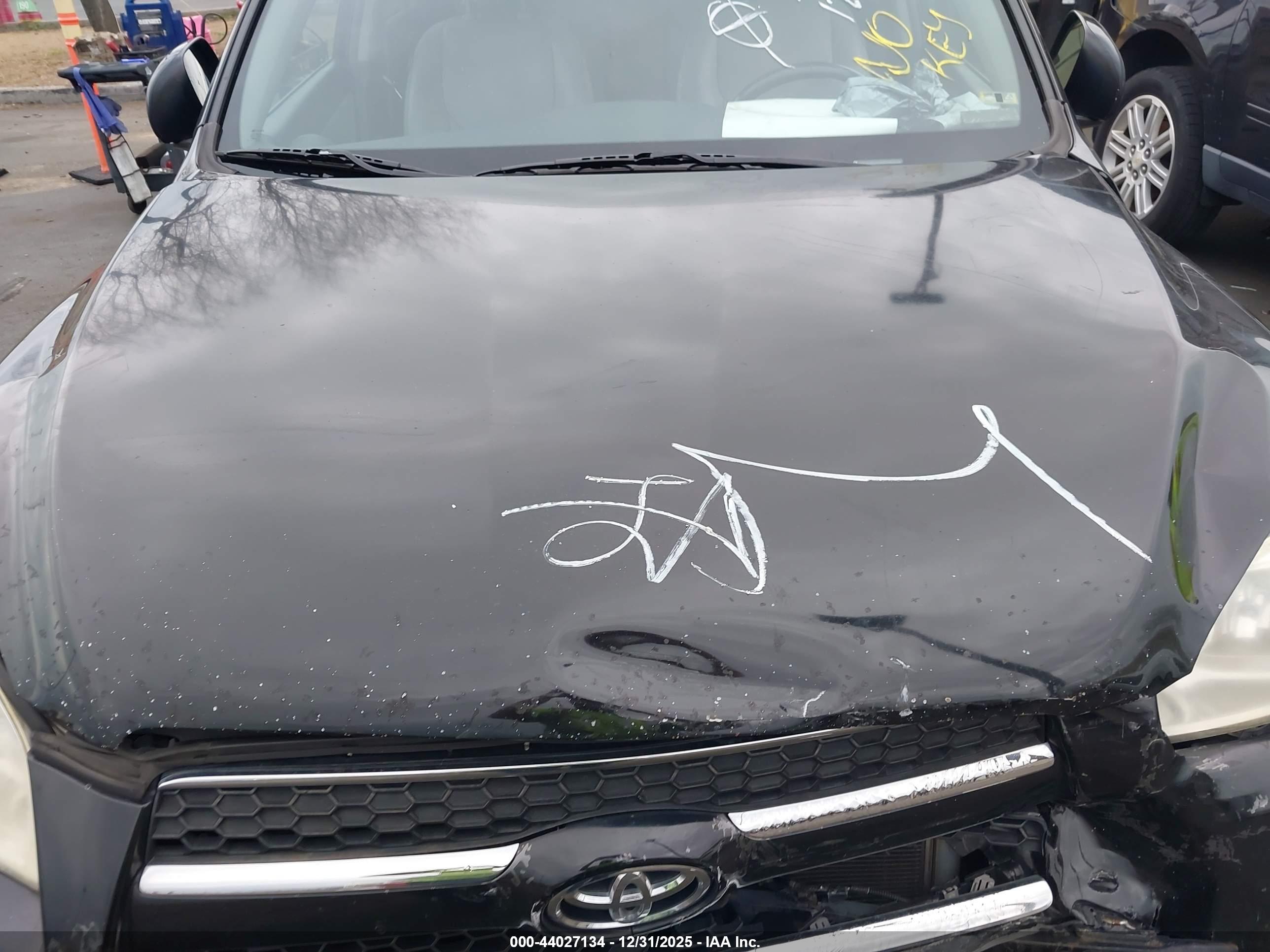 TOYOTA RAV4 image 10