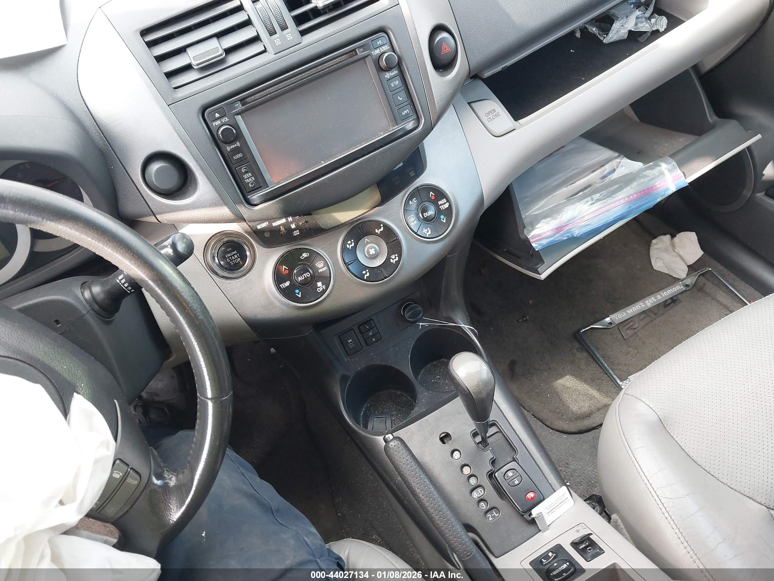 TOYOTA RAV4 image 11