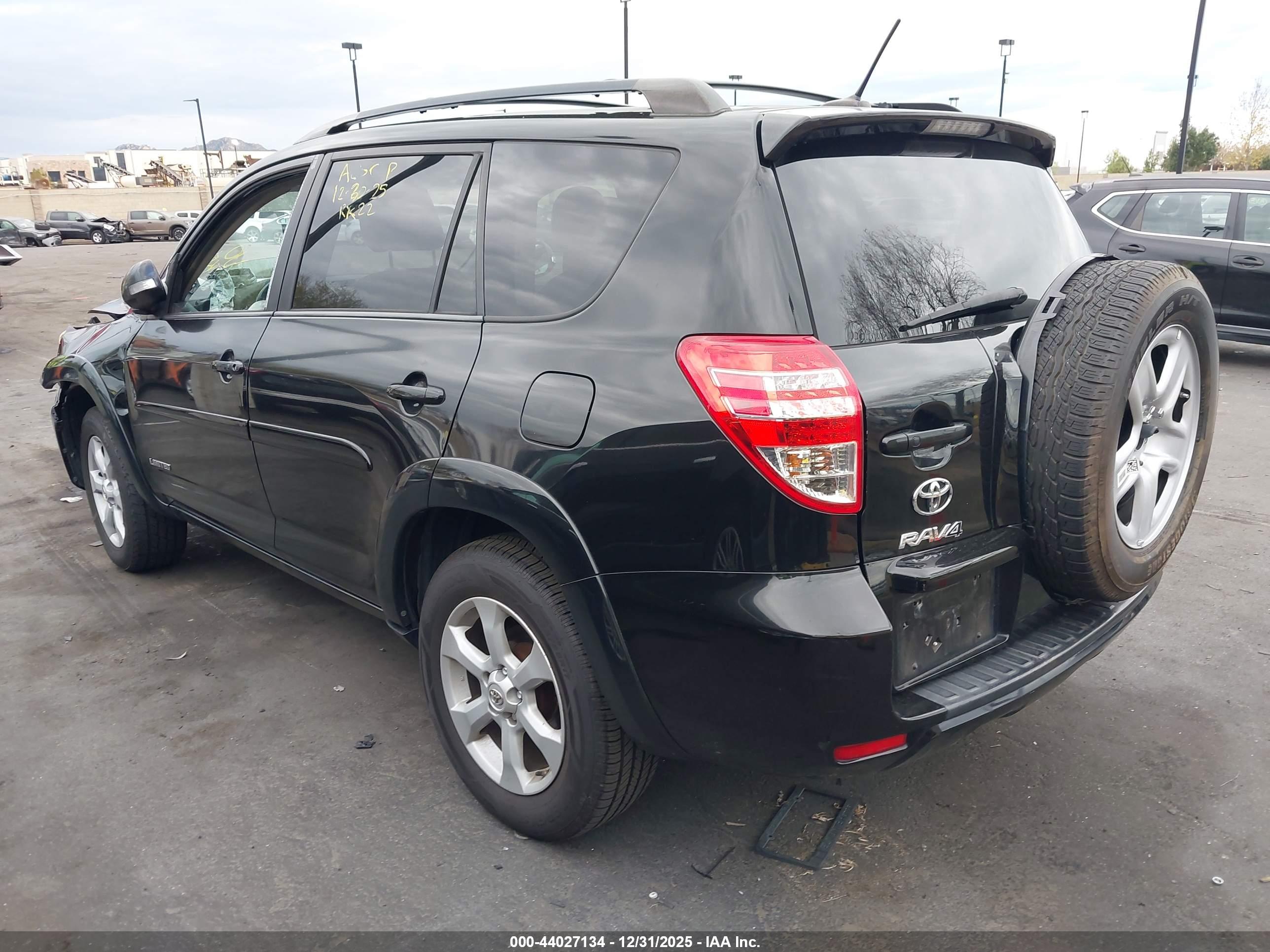 TOYOTA RAV4 image 3