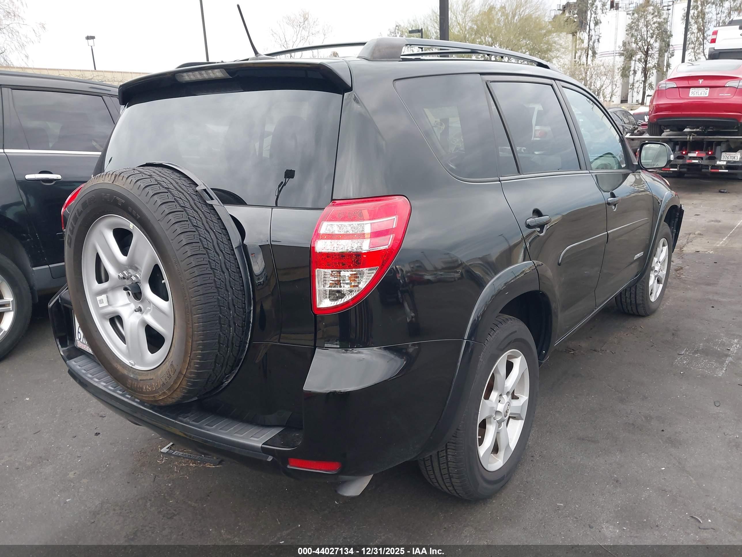 TOYOTA RAV4 image 4