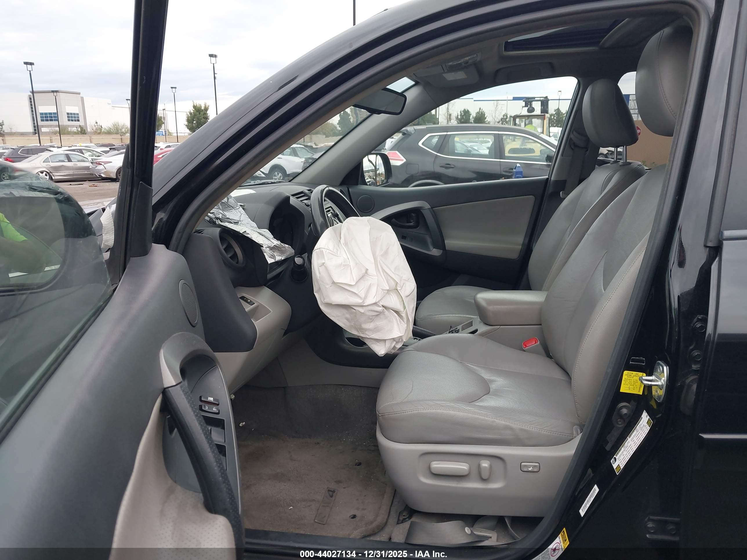 TOYOTA RAV4 image 5