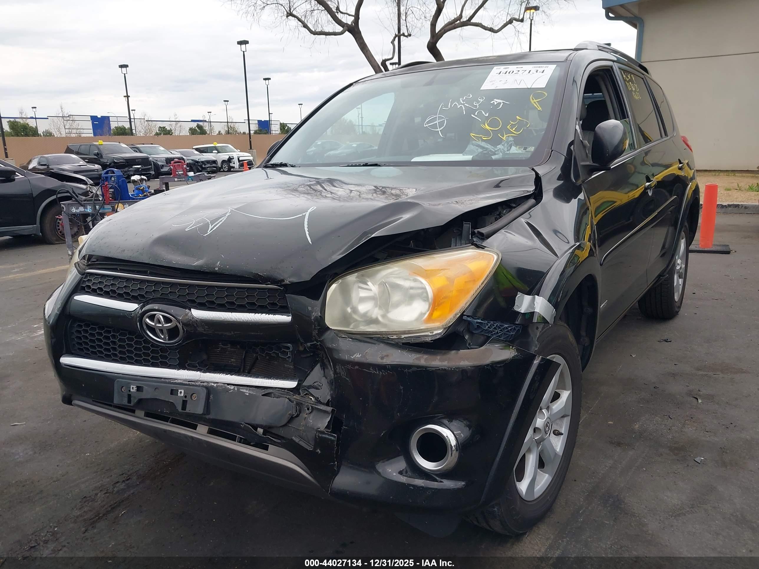 TOYOTA RAV4 image 6