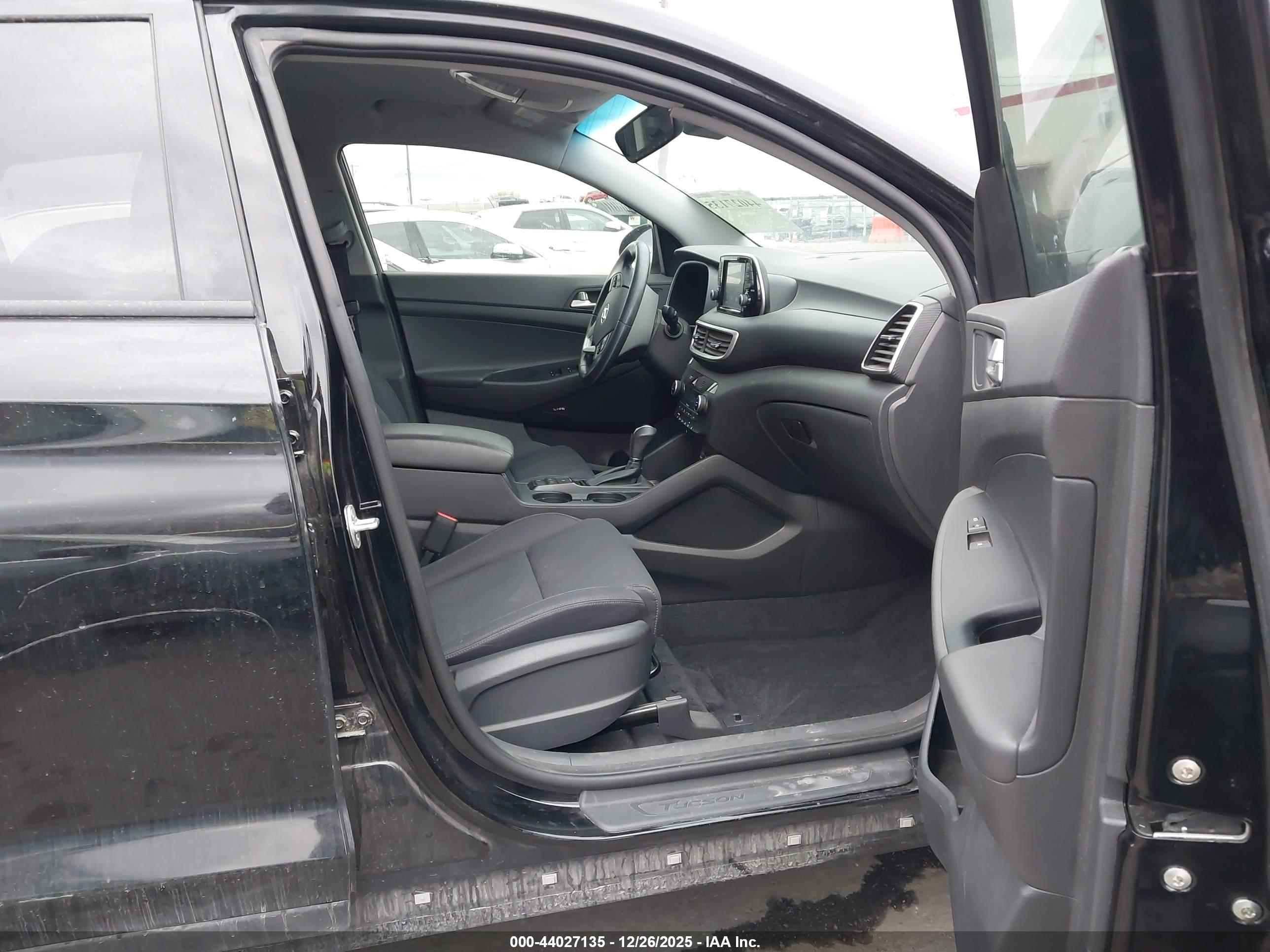 HYUNDAI TUCSON image 5