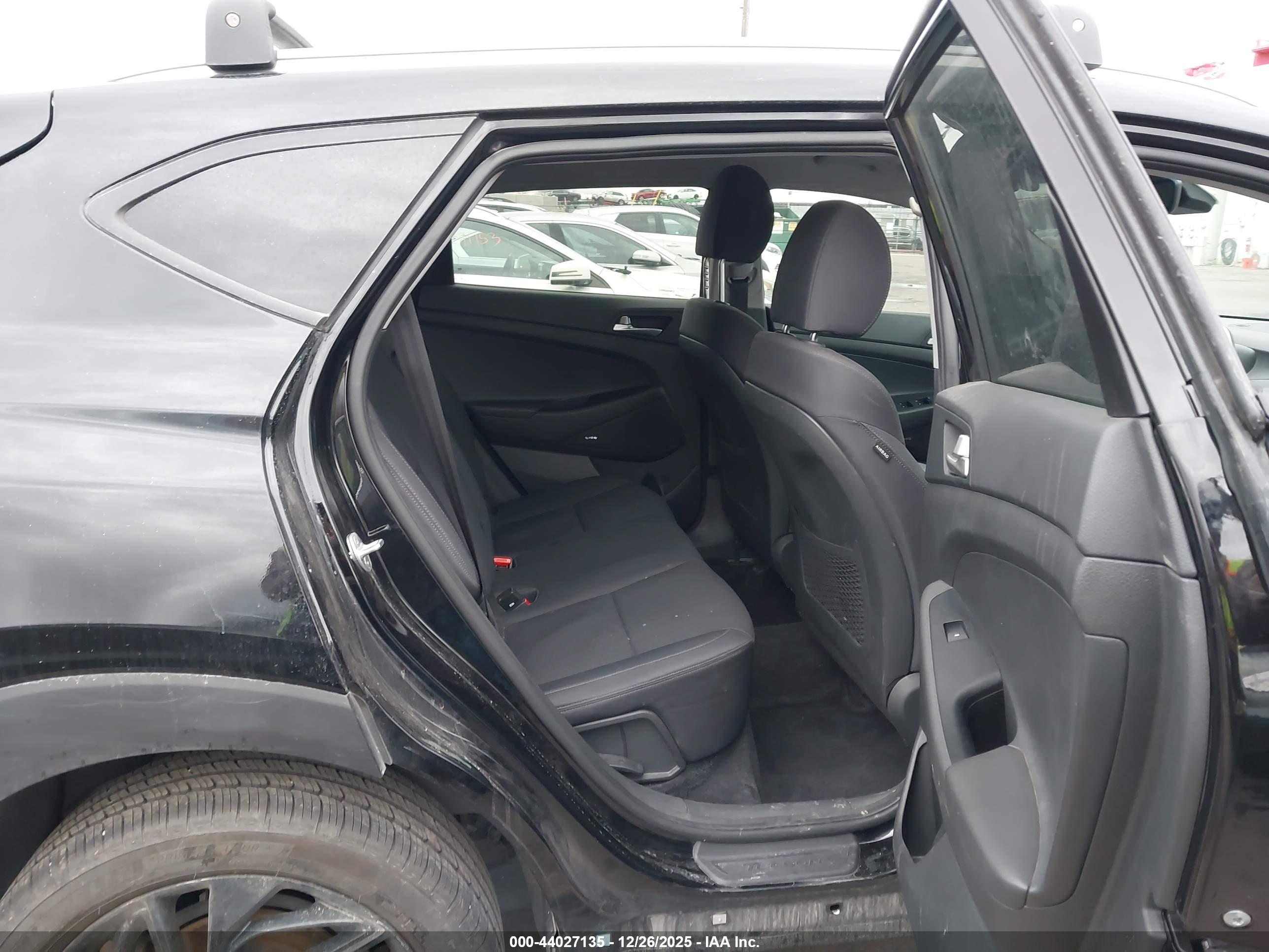 HYUNDAI TUCSON image 8