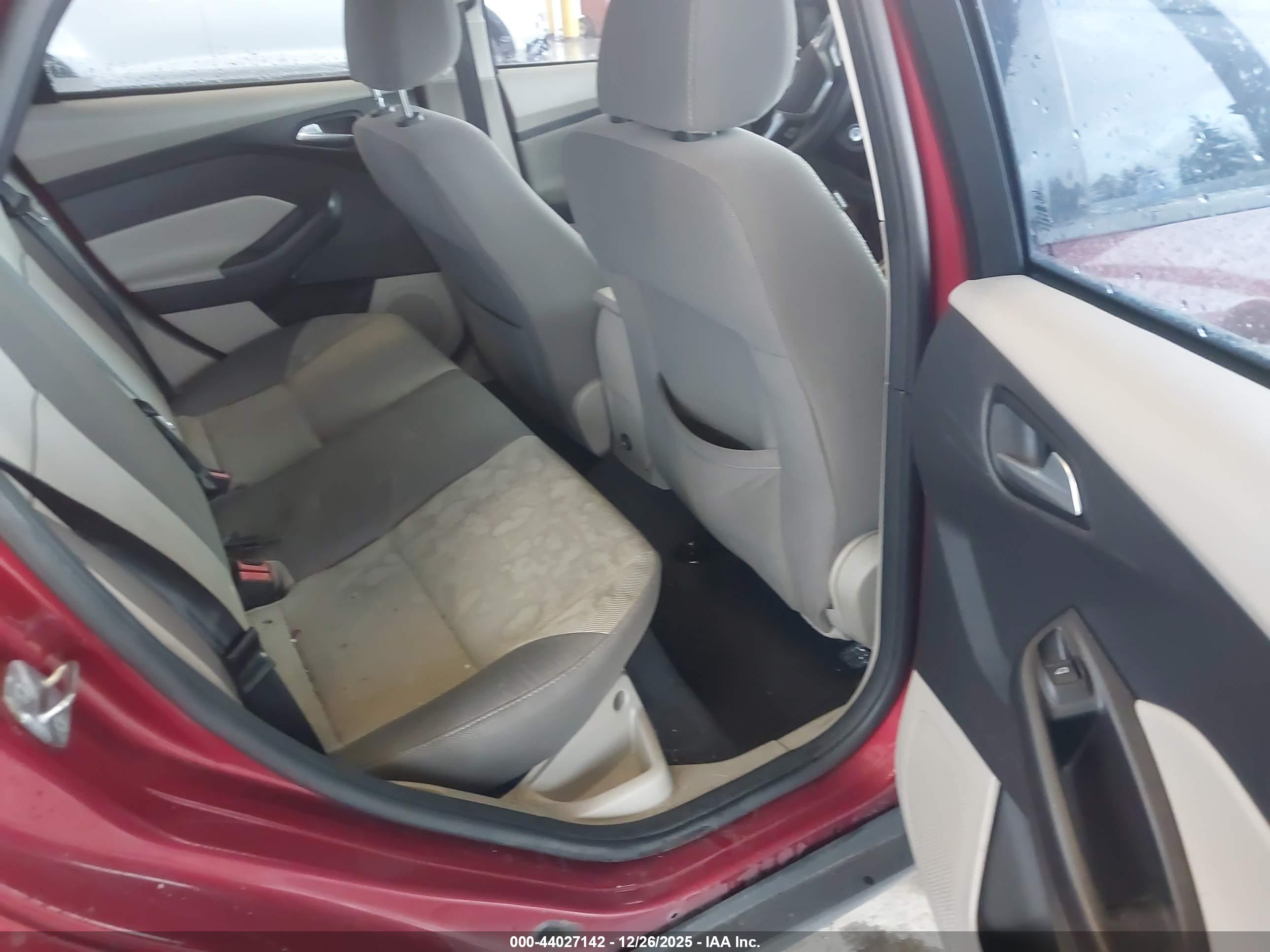 FORD FOCUS image 8