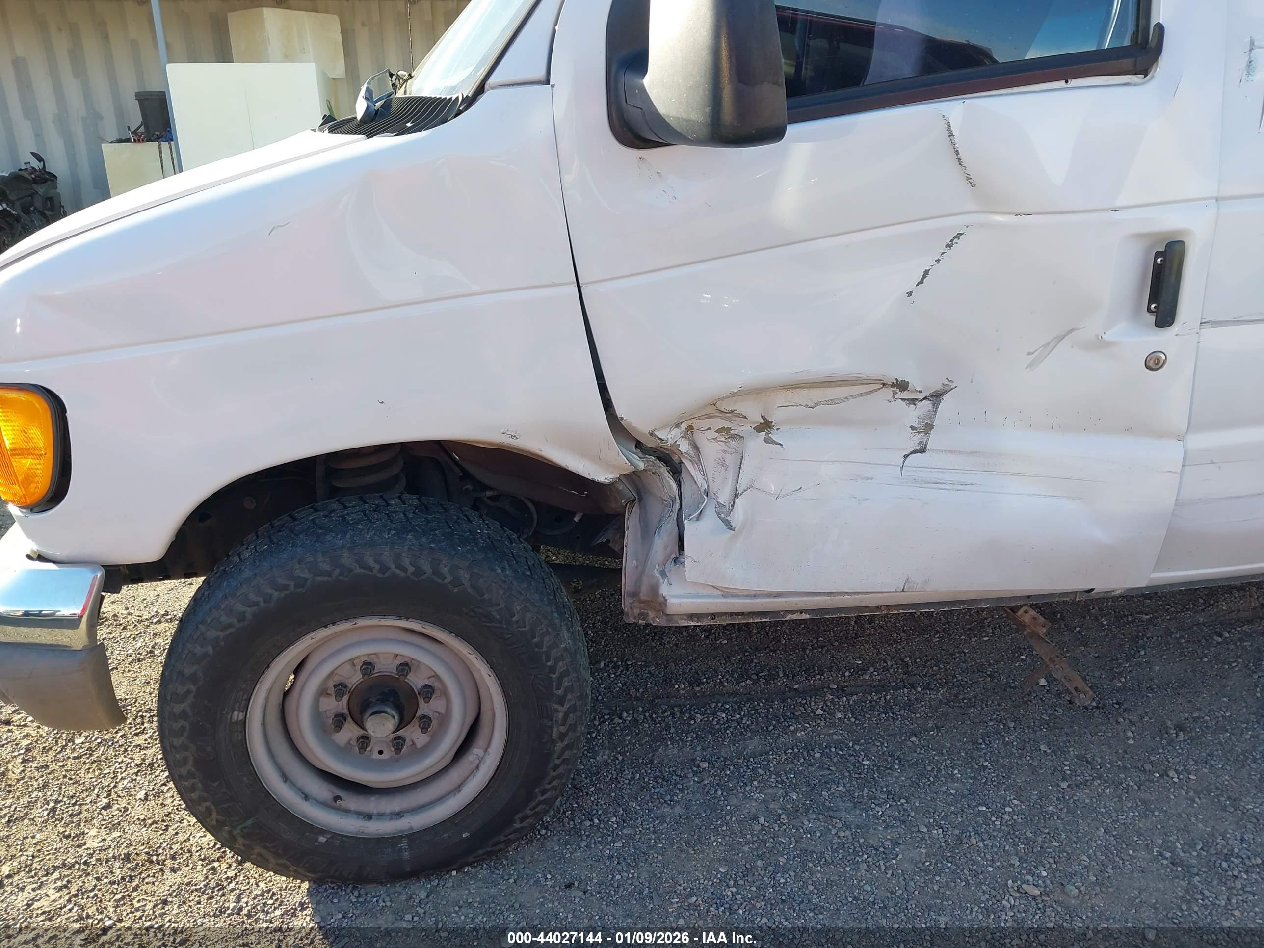 FORD E-350 image 6