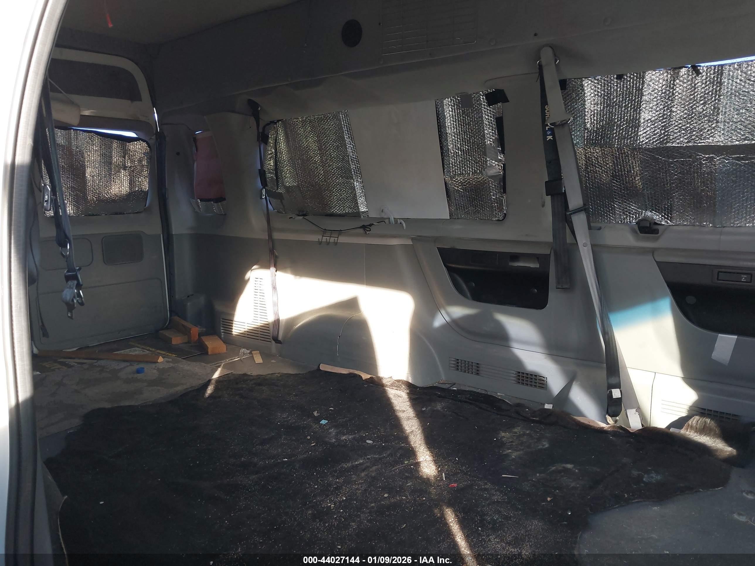 FORD E-350 image 8
