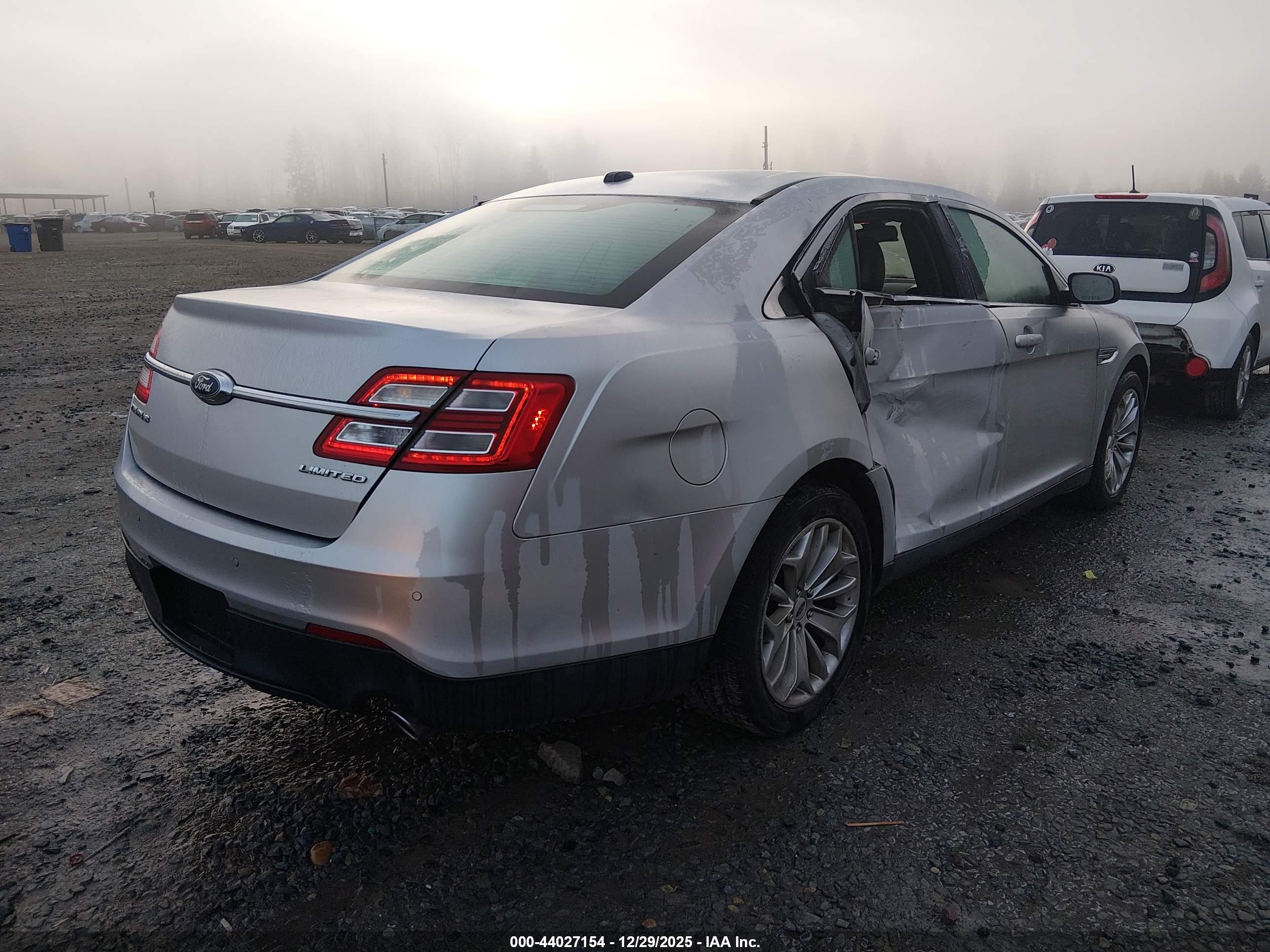 FORD TAURUS image 4