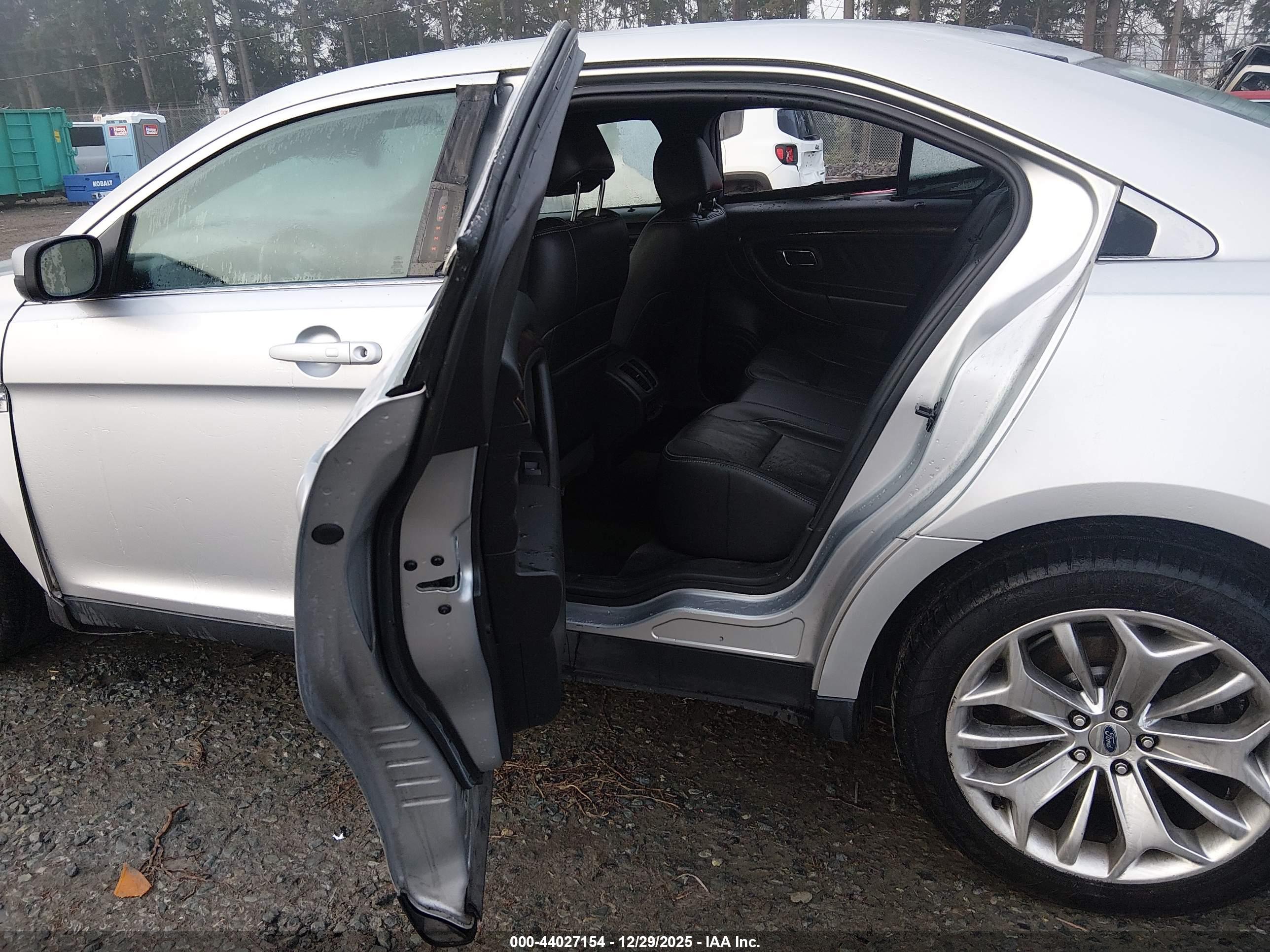 FORD TAURUS image 8