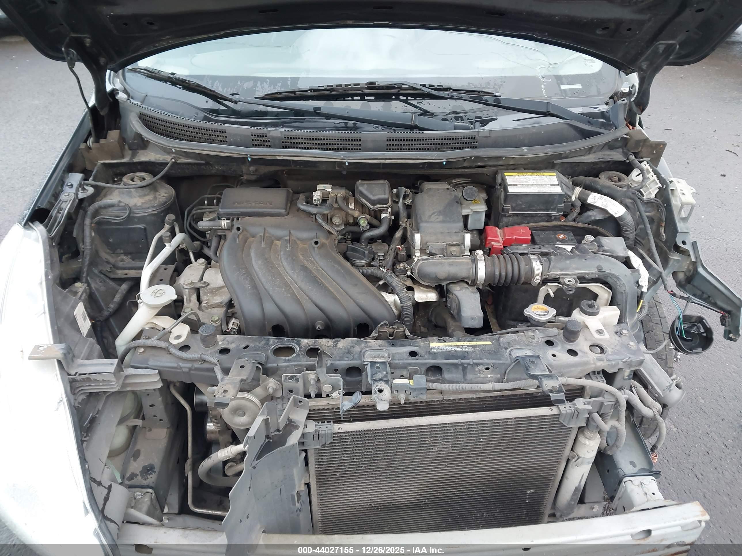 NISSAN VERSA image 10