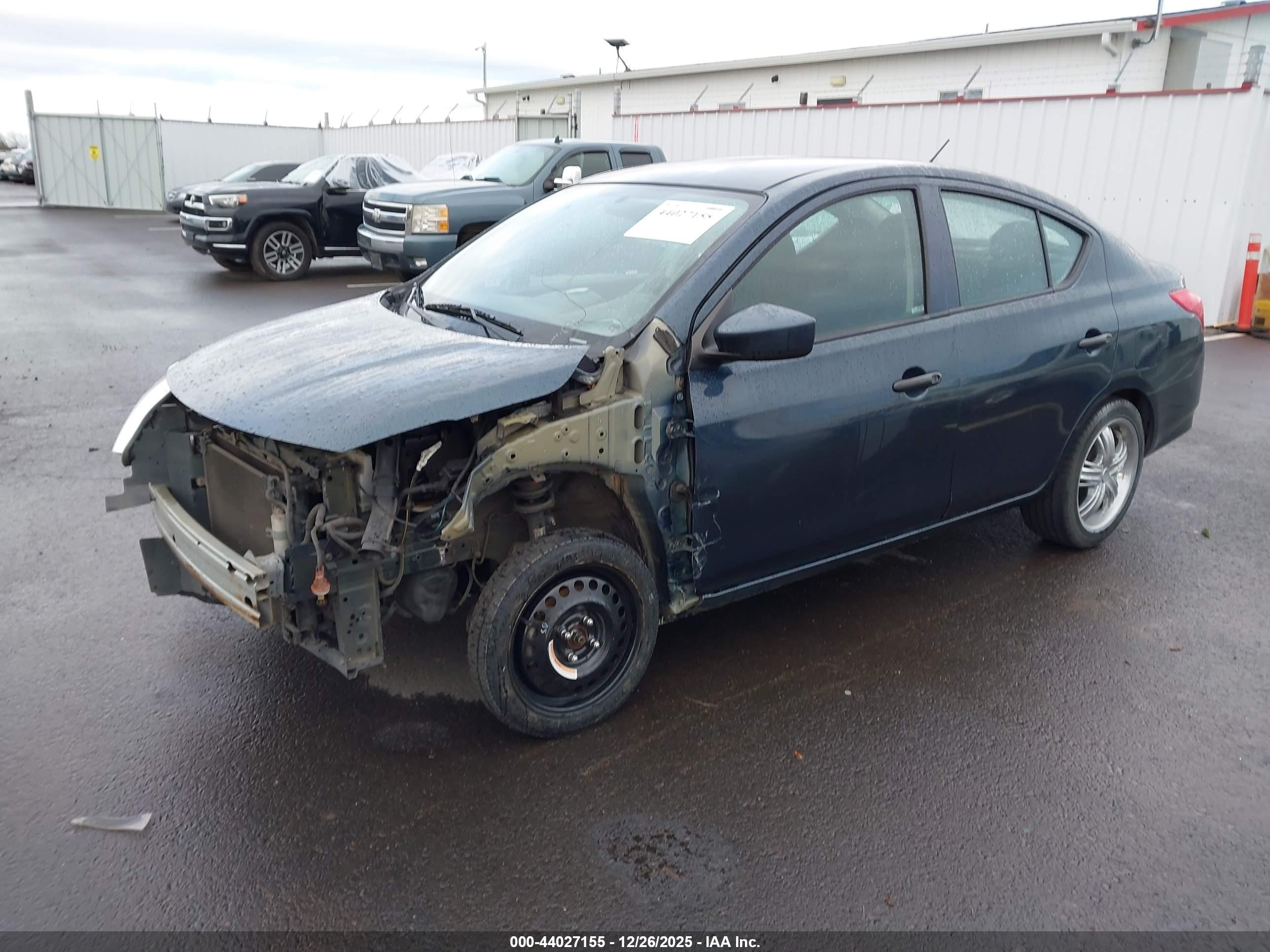 NISSAN VERSA image 2