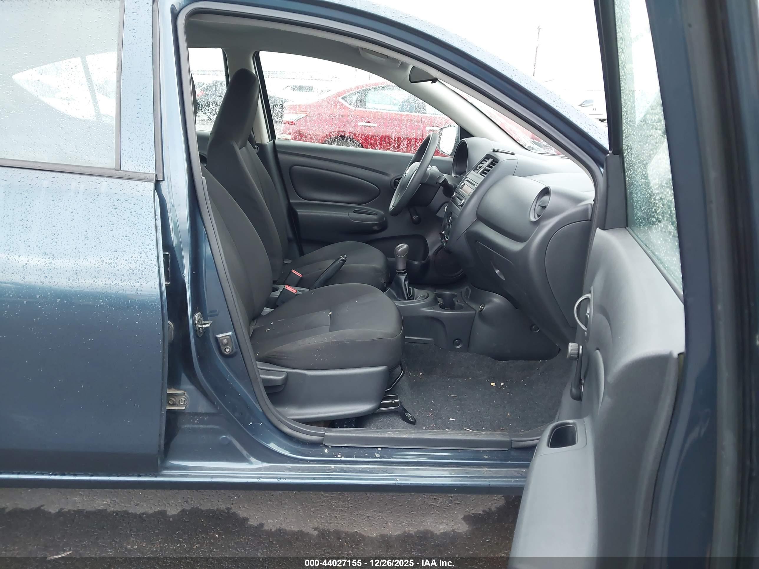 NISSAN VERSA image 5