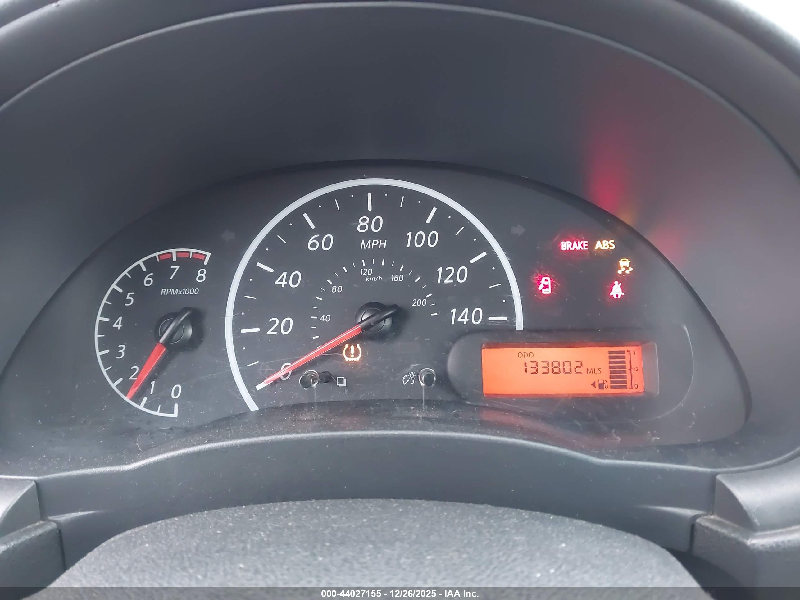 NISSAN VERSA image 7
