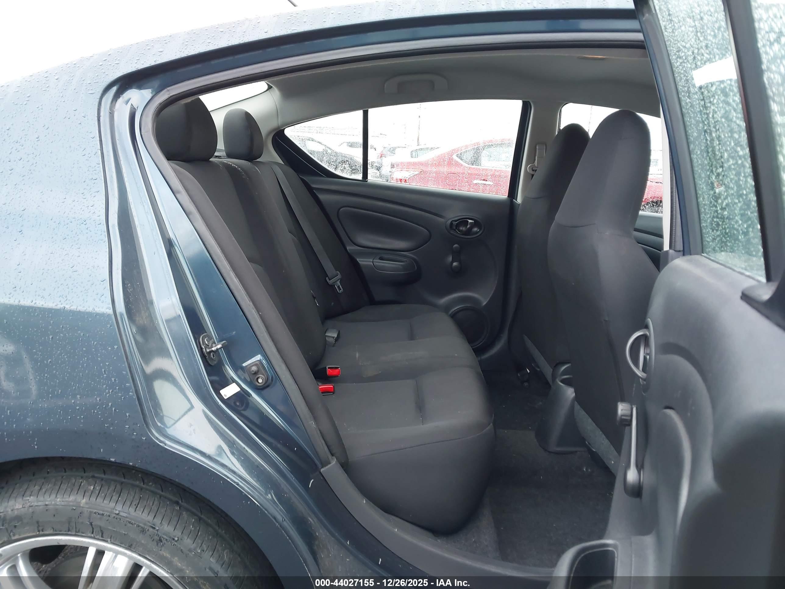 NISSAN VERSA image 8