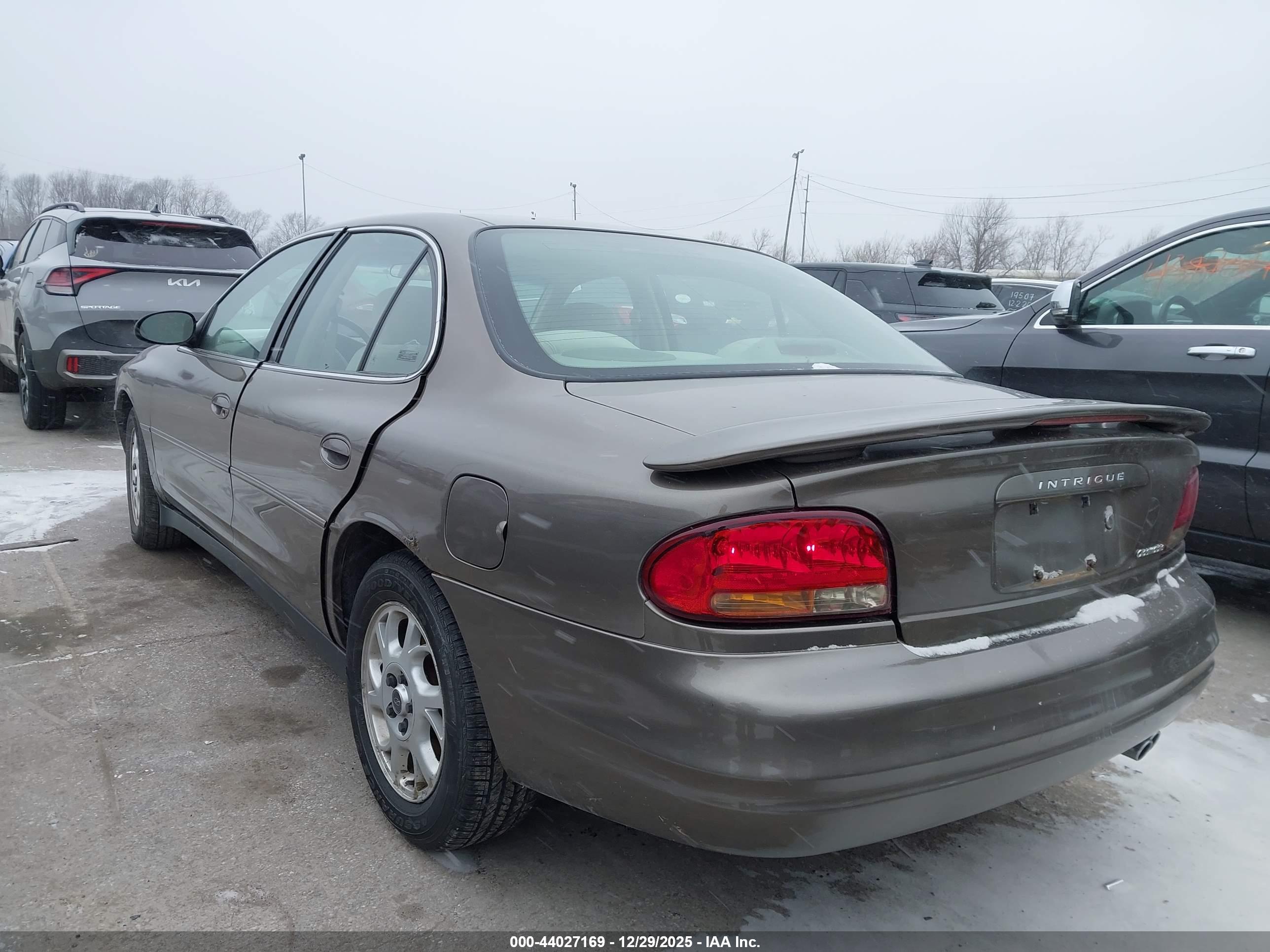 OLDSMOBILE INTRIGUE image 3