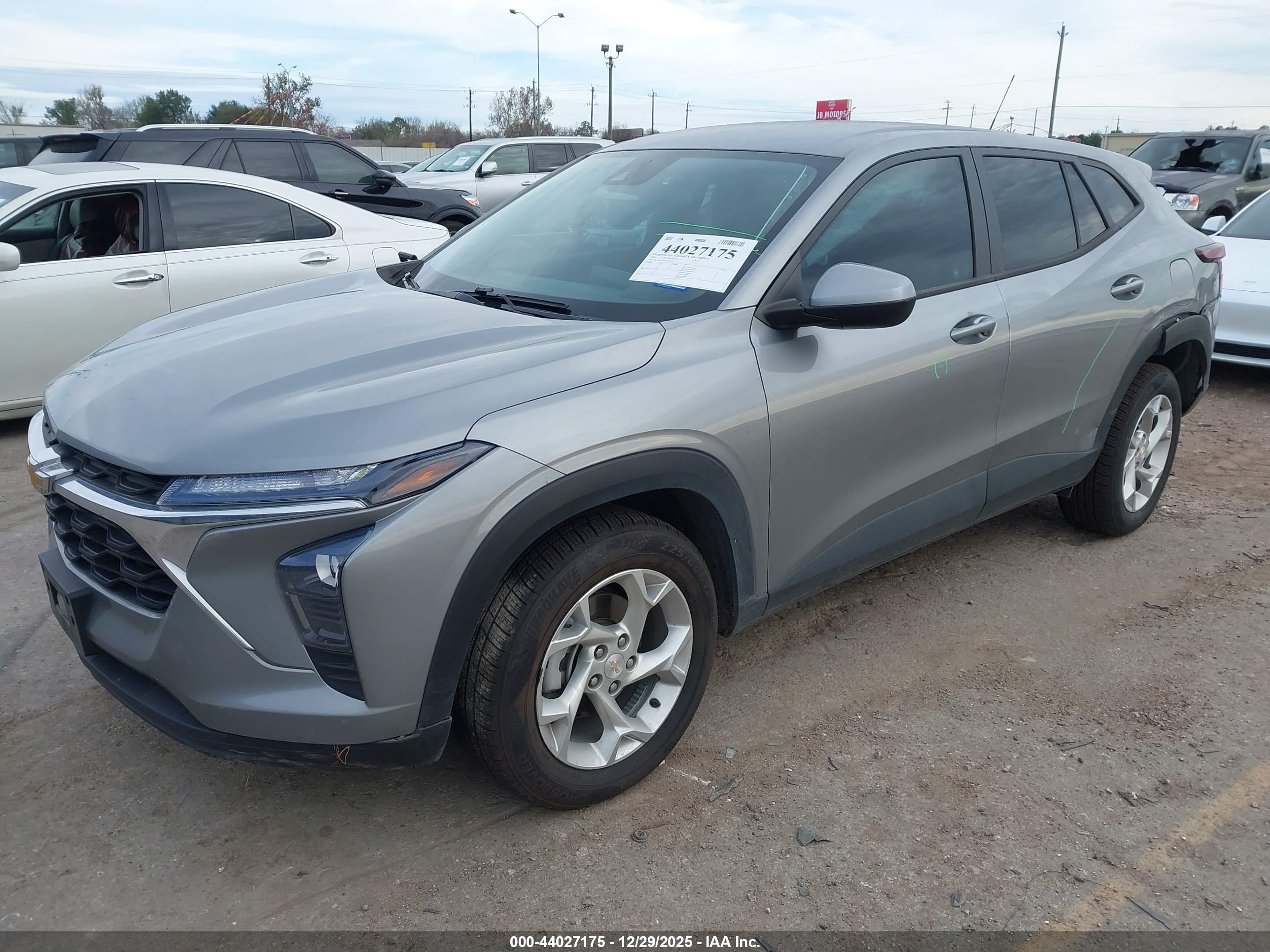 CHEVROLET TRAX image 2