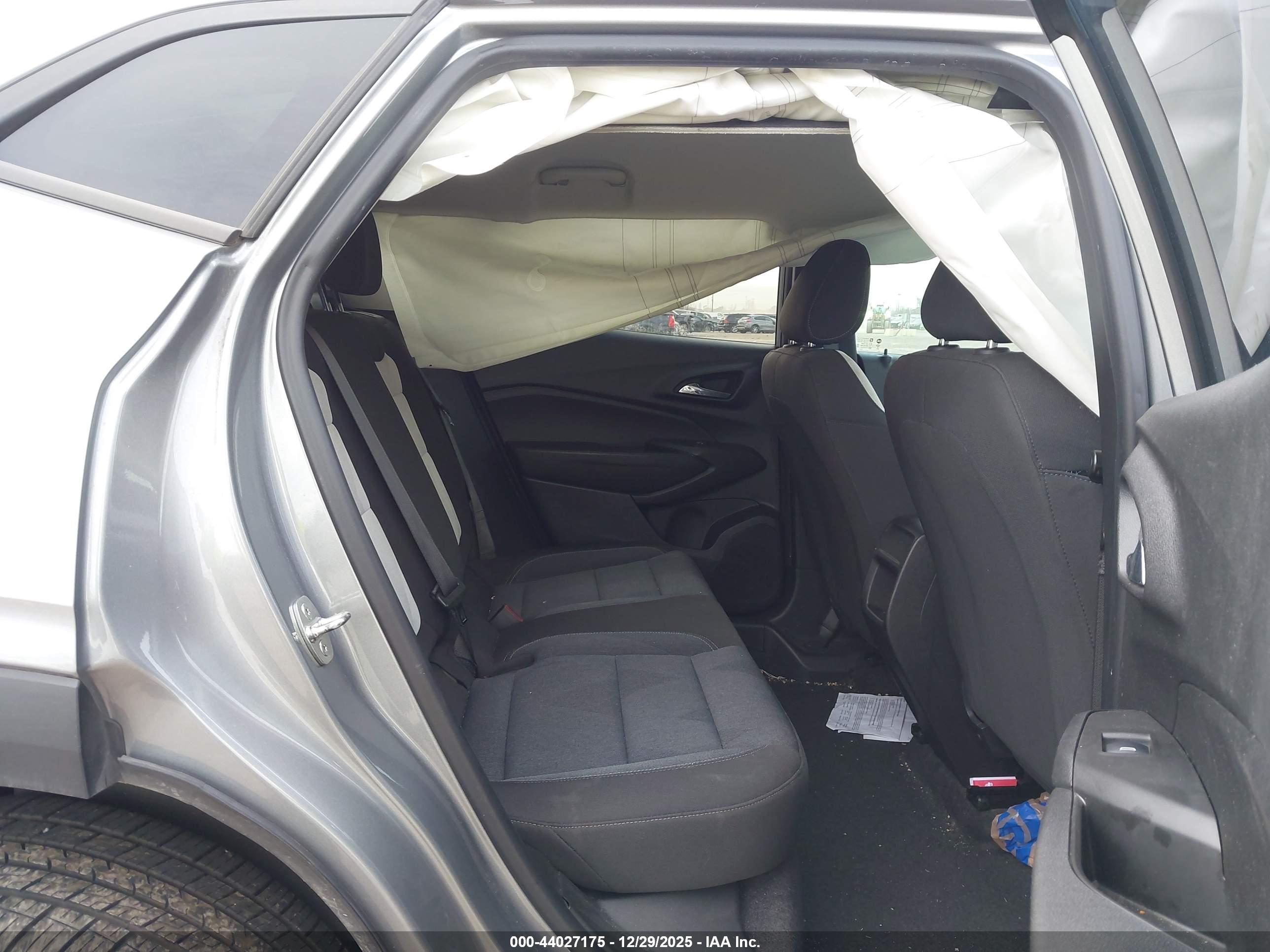 CHEVROLET TRAX image 8