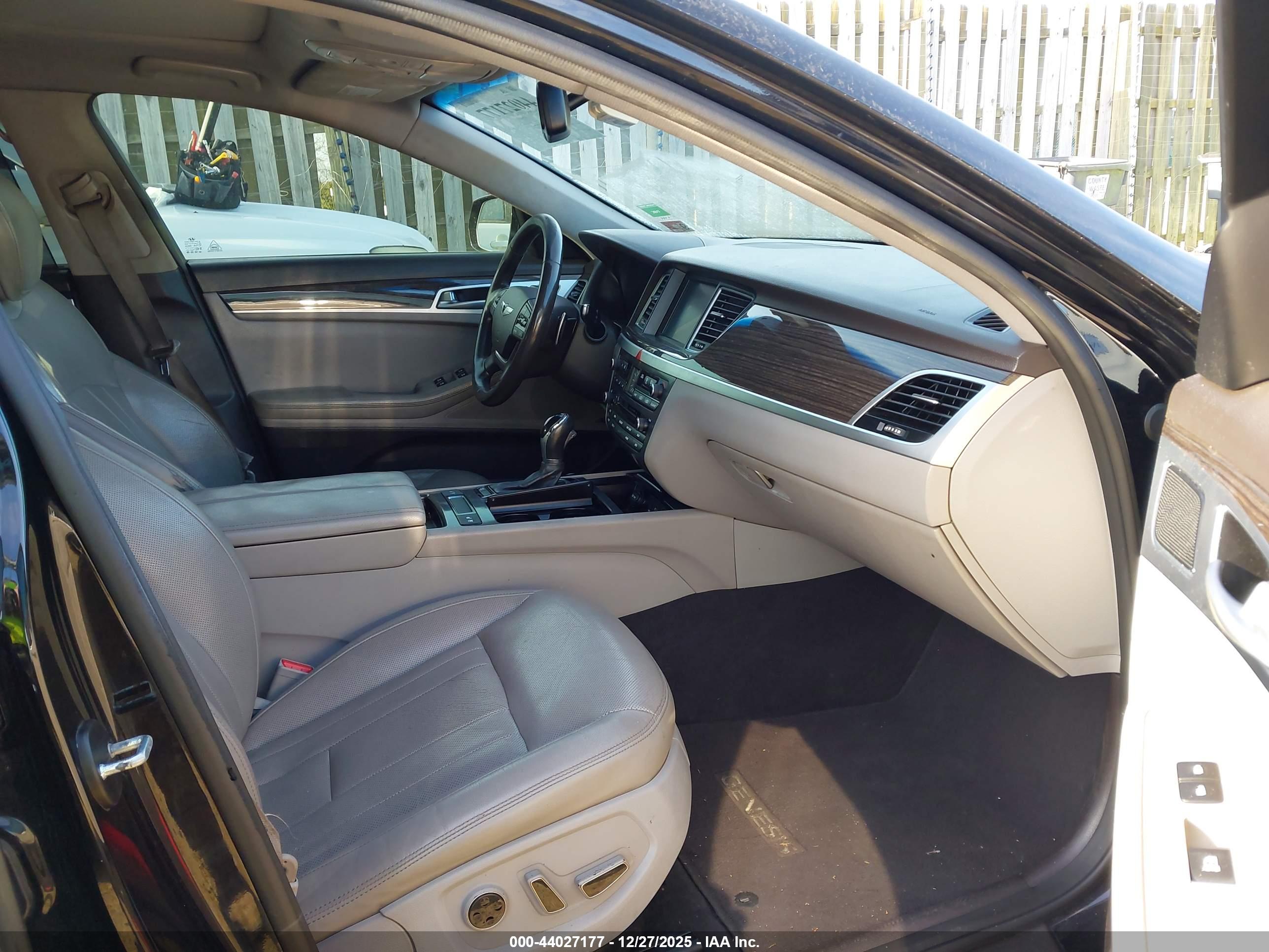 HYUNDAI GENESIS image 5