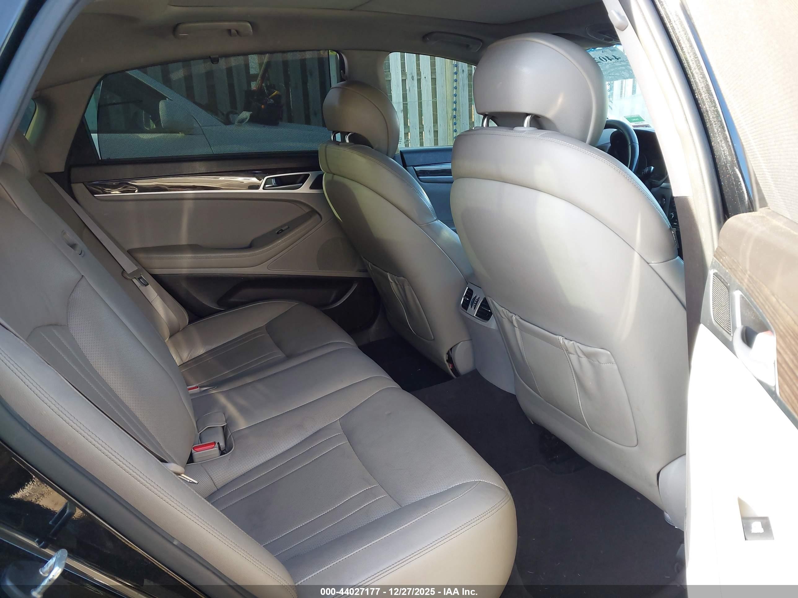 HYUNDAI GENESIS image 8