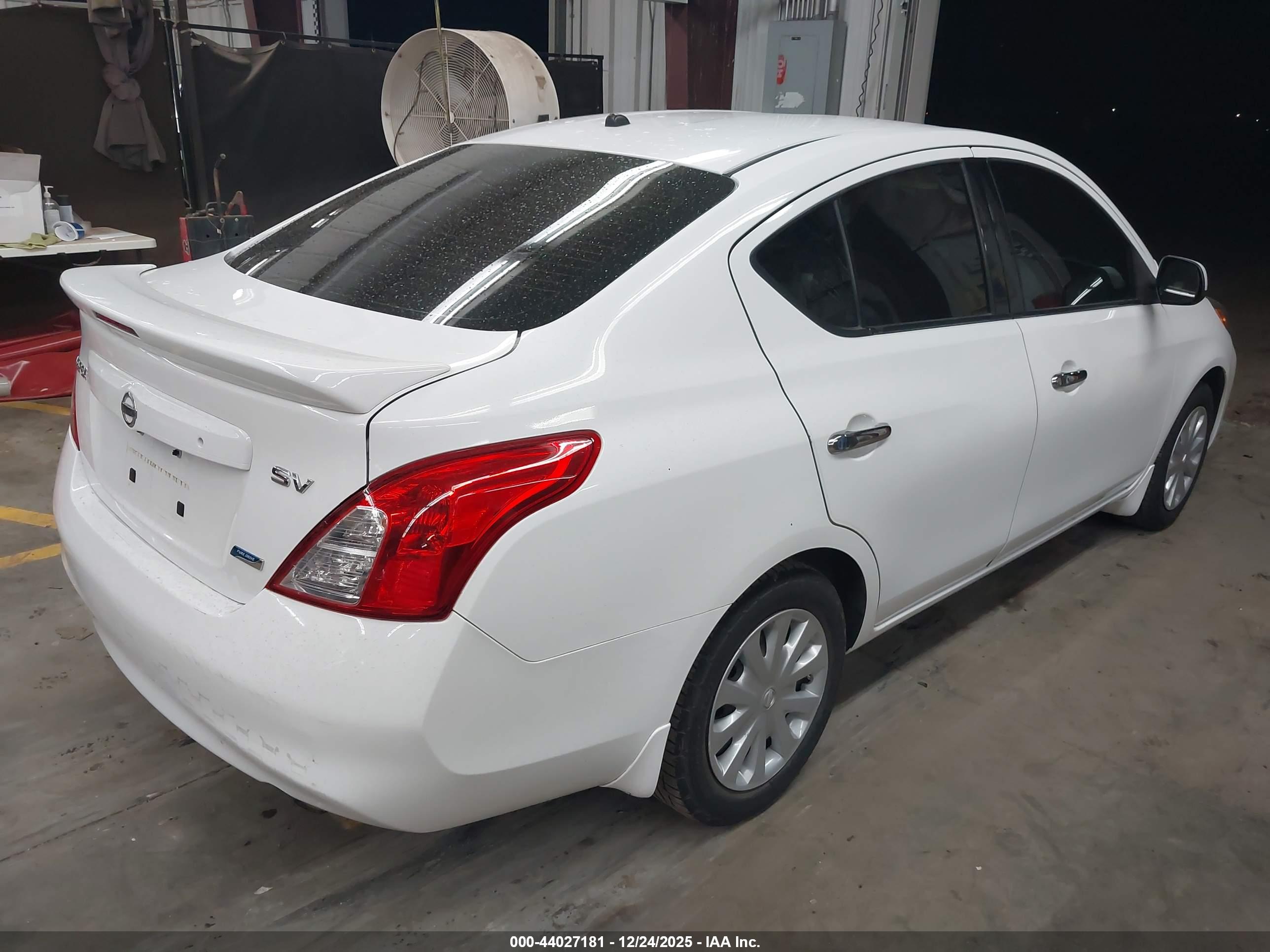 NISSAN VERSA image 4