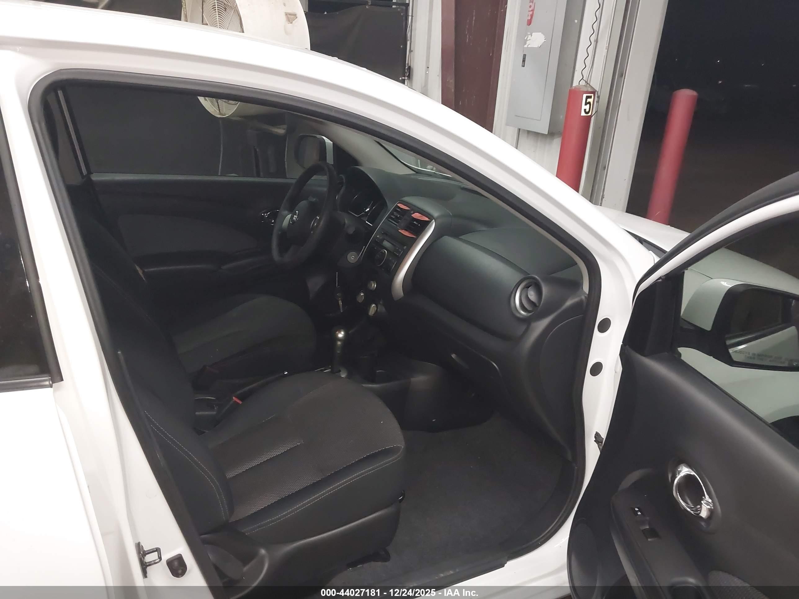 NISSAN VERSA image 5
