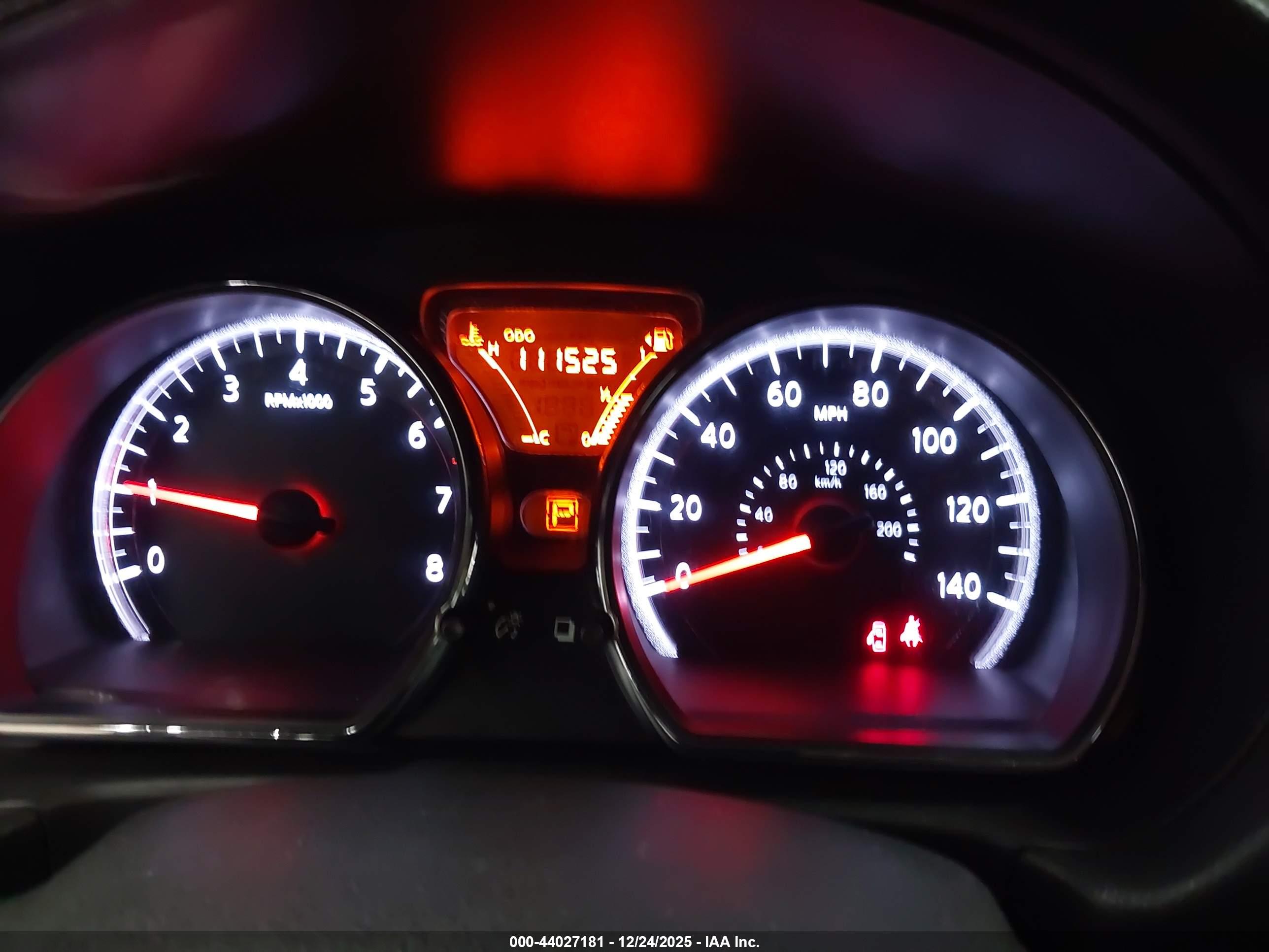 NISSAN VERSA image 7