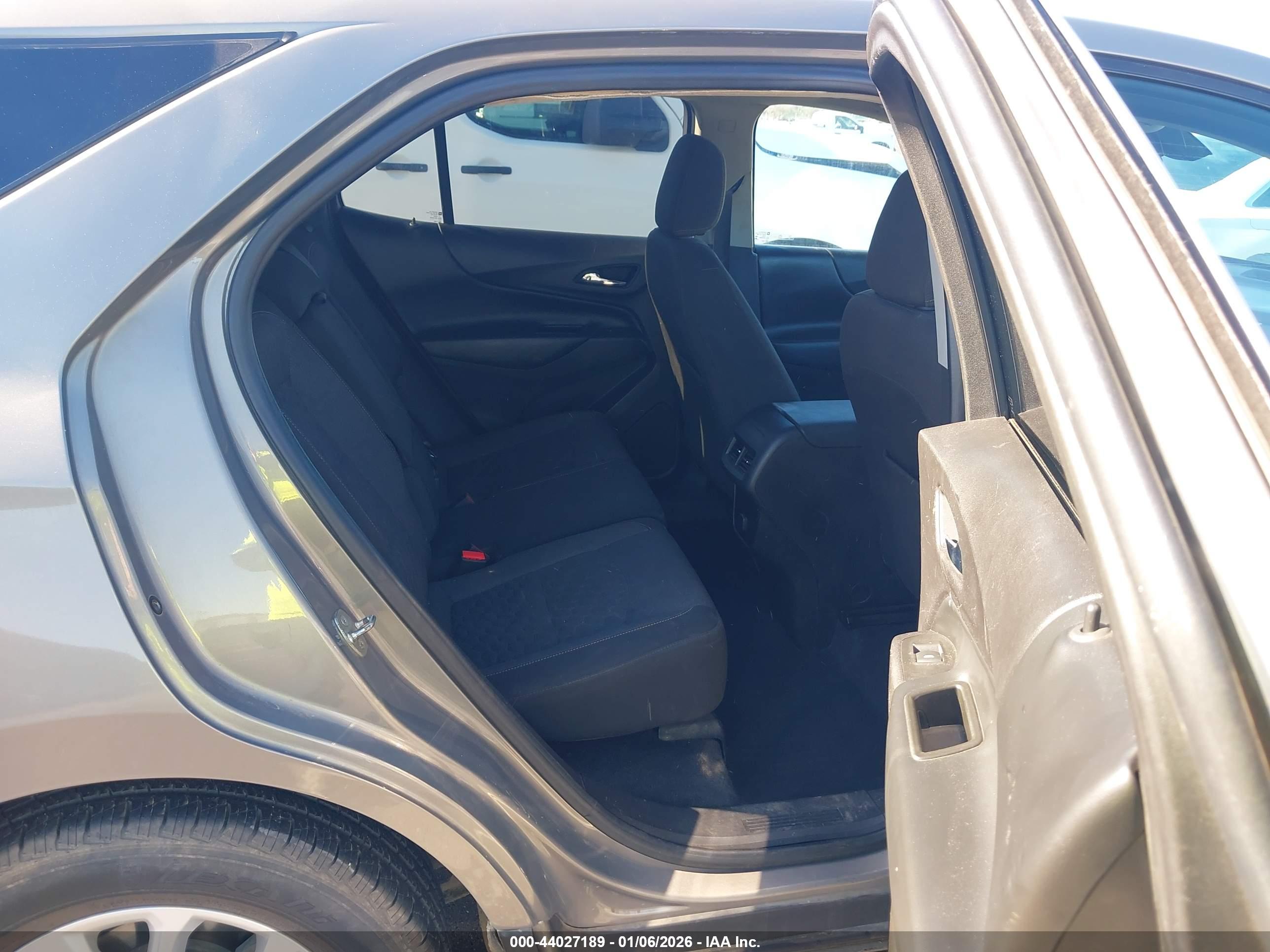 CHEVROLET EQUINOX image 8