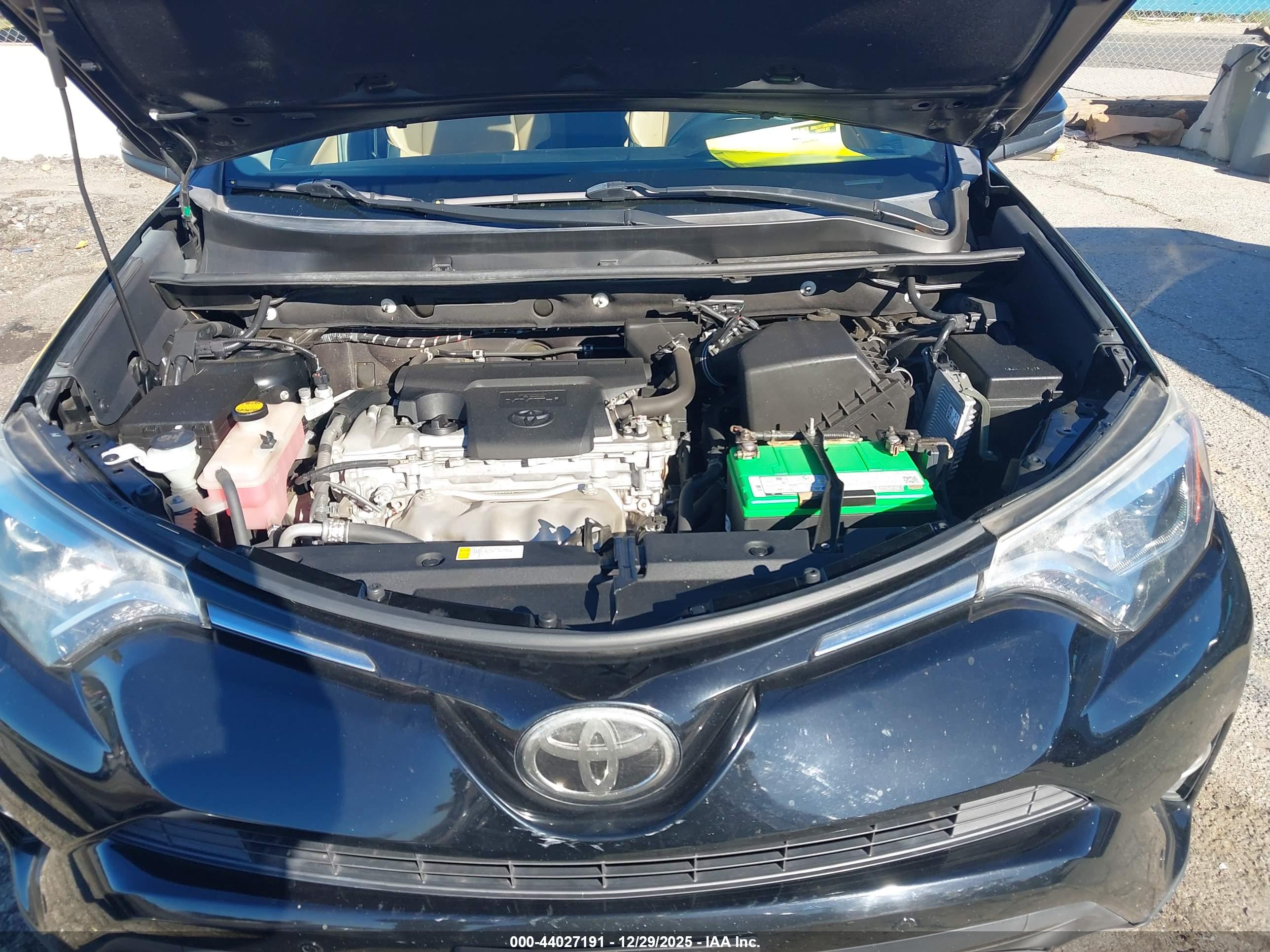 TOYOTA RAV4 image 10