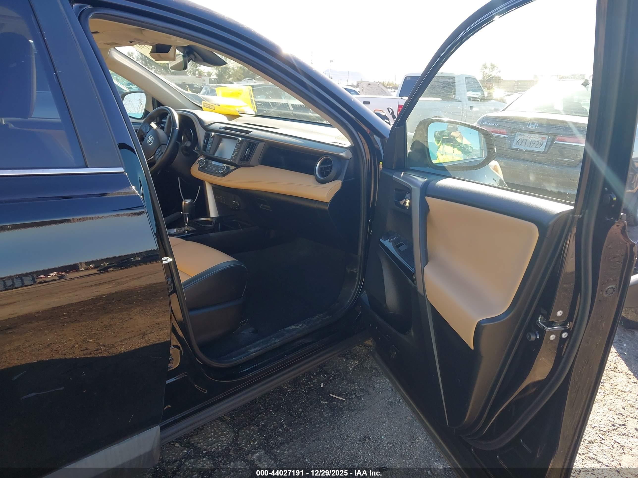 TOYOTA RAV4 image 5