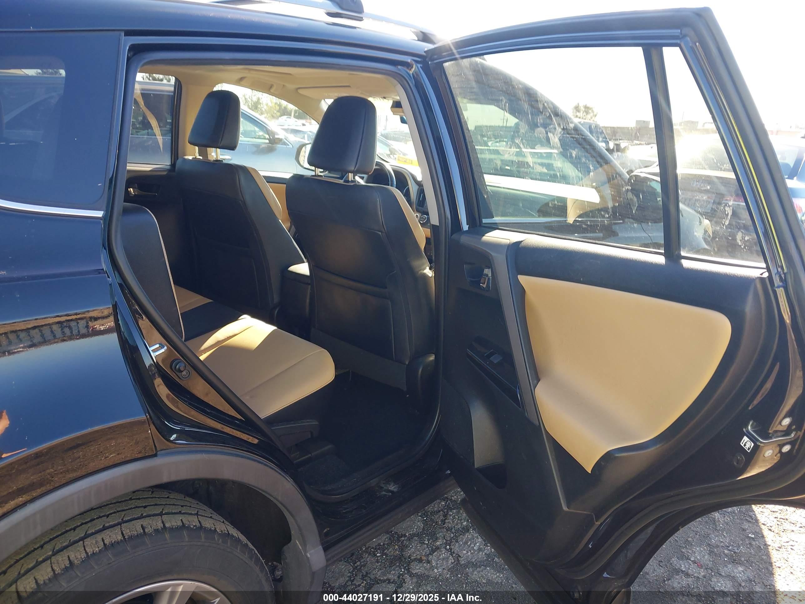 TOYOTA RAV4 image 8