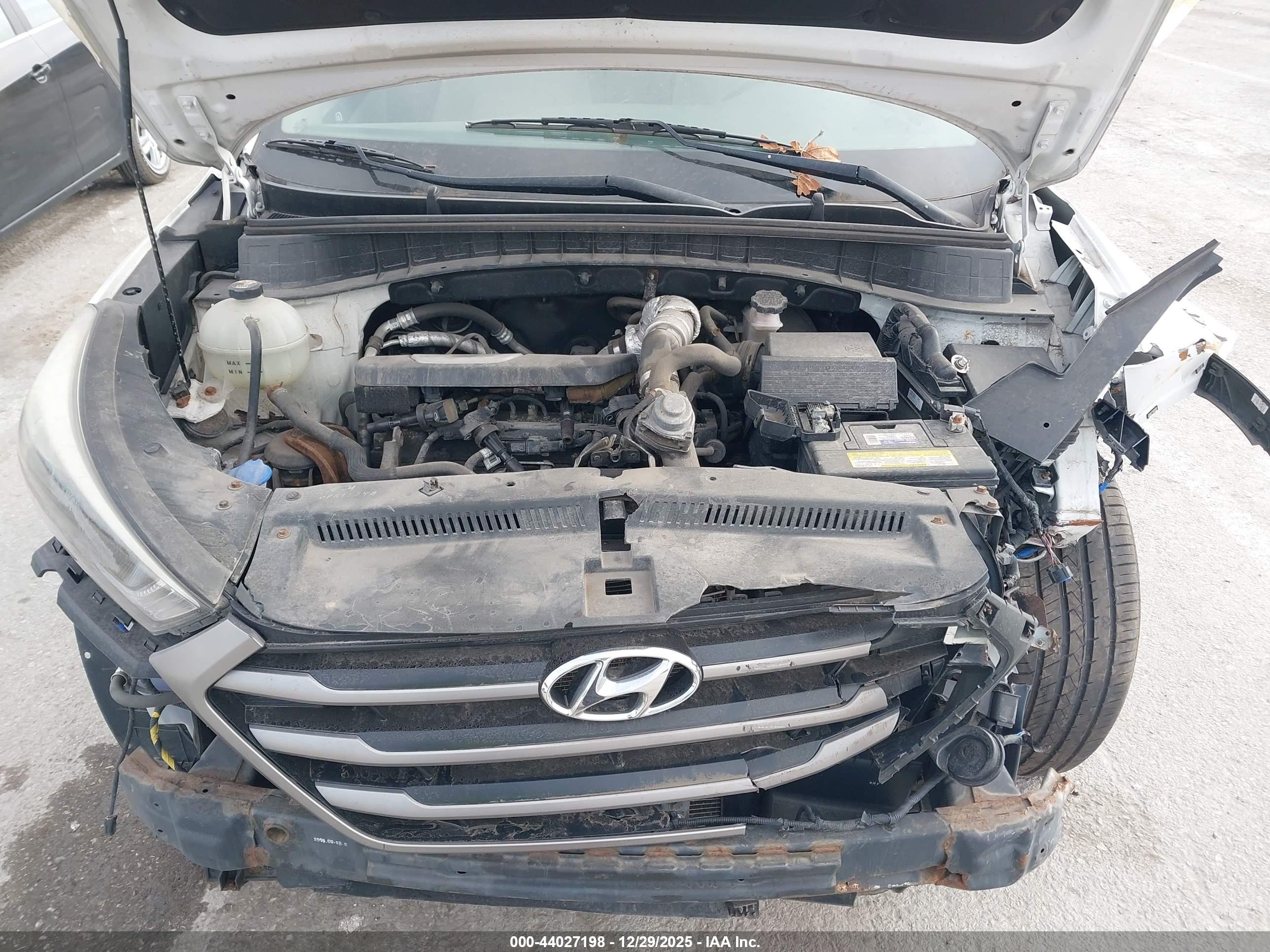 HYUNDAI TUCSON image 10