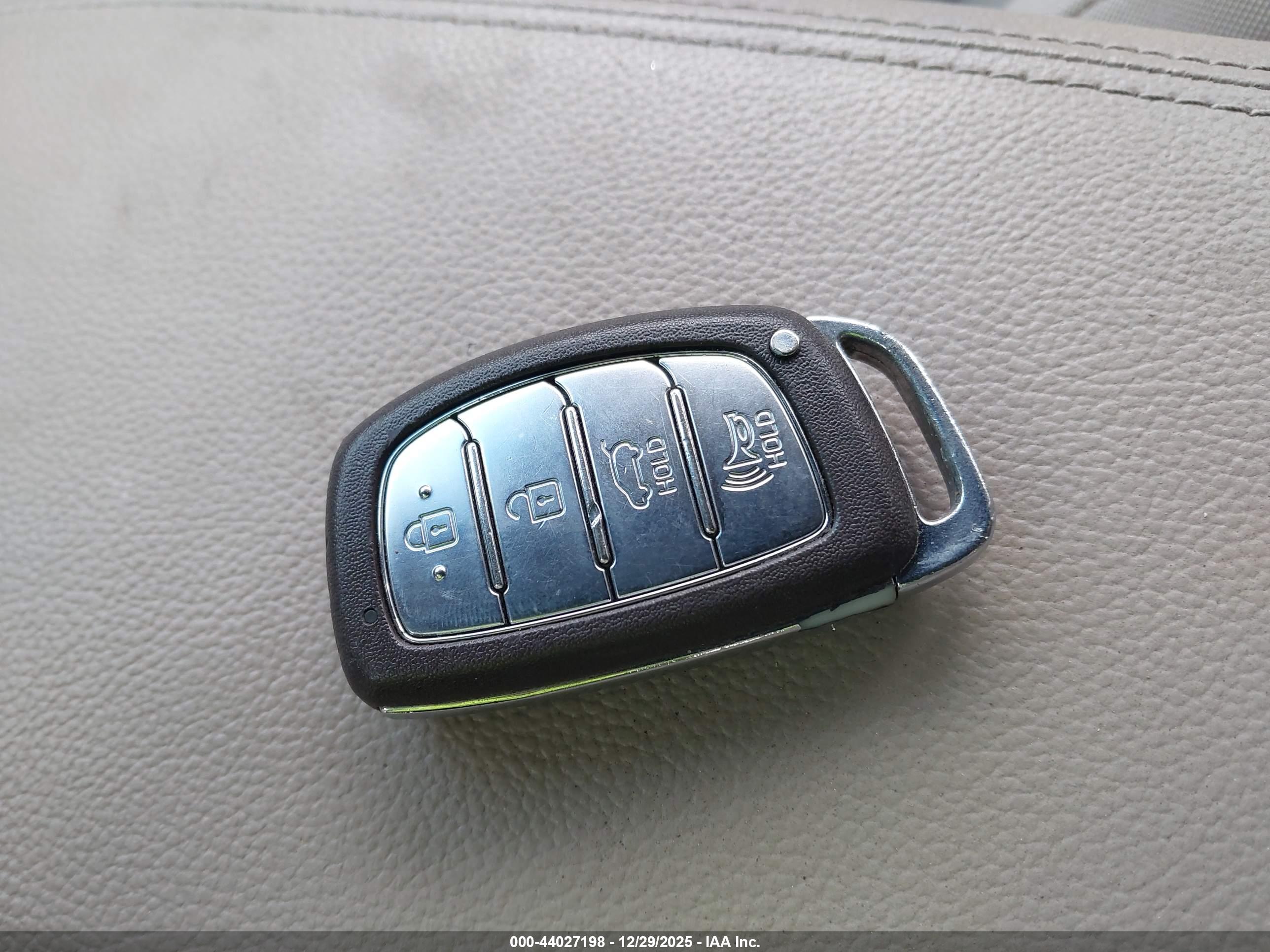 HYUNDAI TUCSON image 11