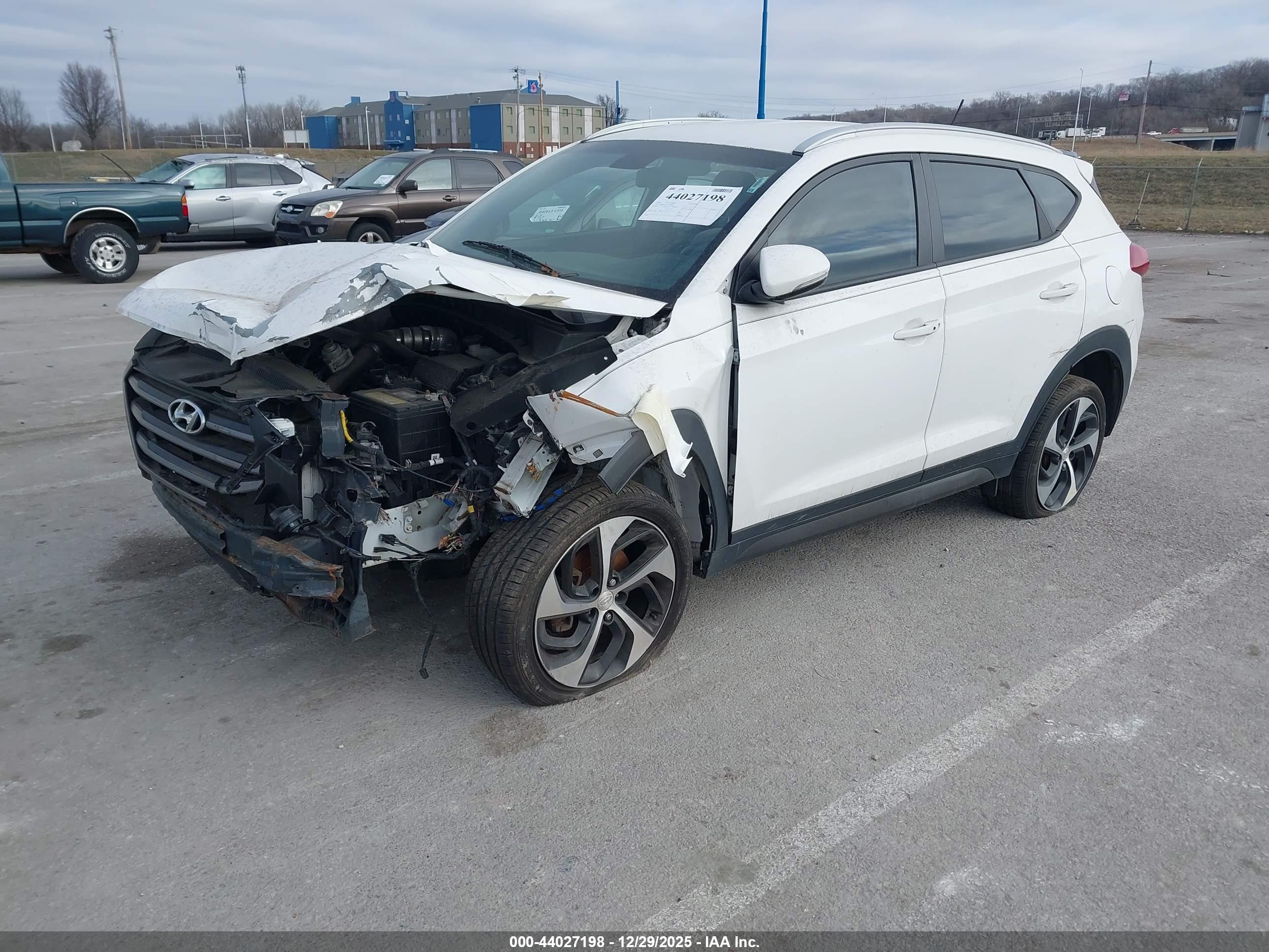 HYUNDAI TUCSON image 2