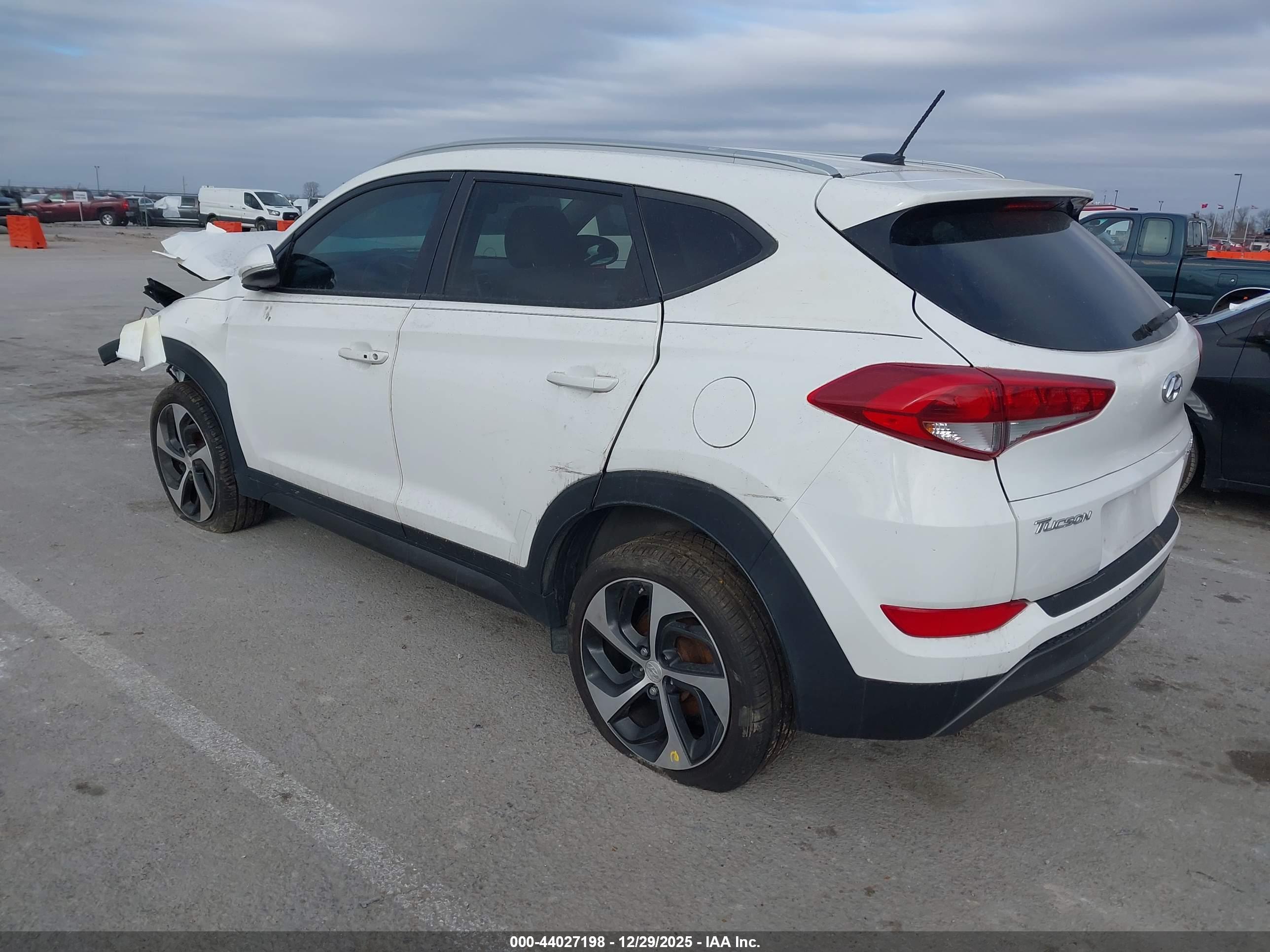 HYUNDAI TUCSON image 3