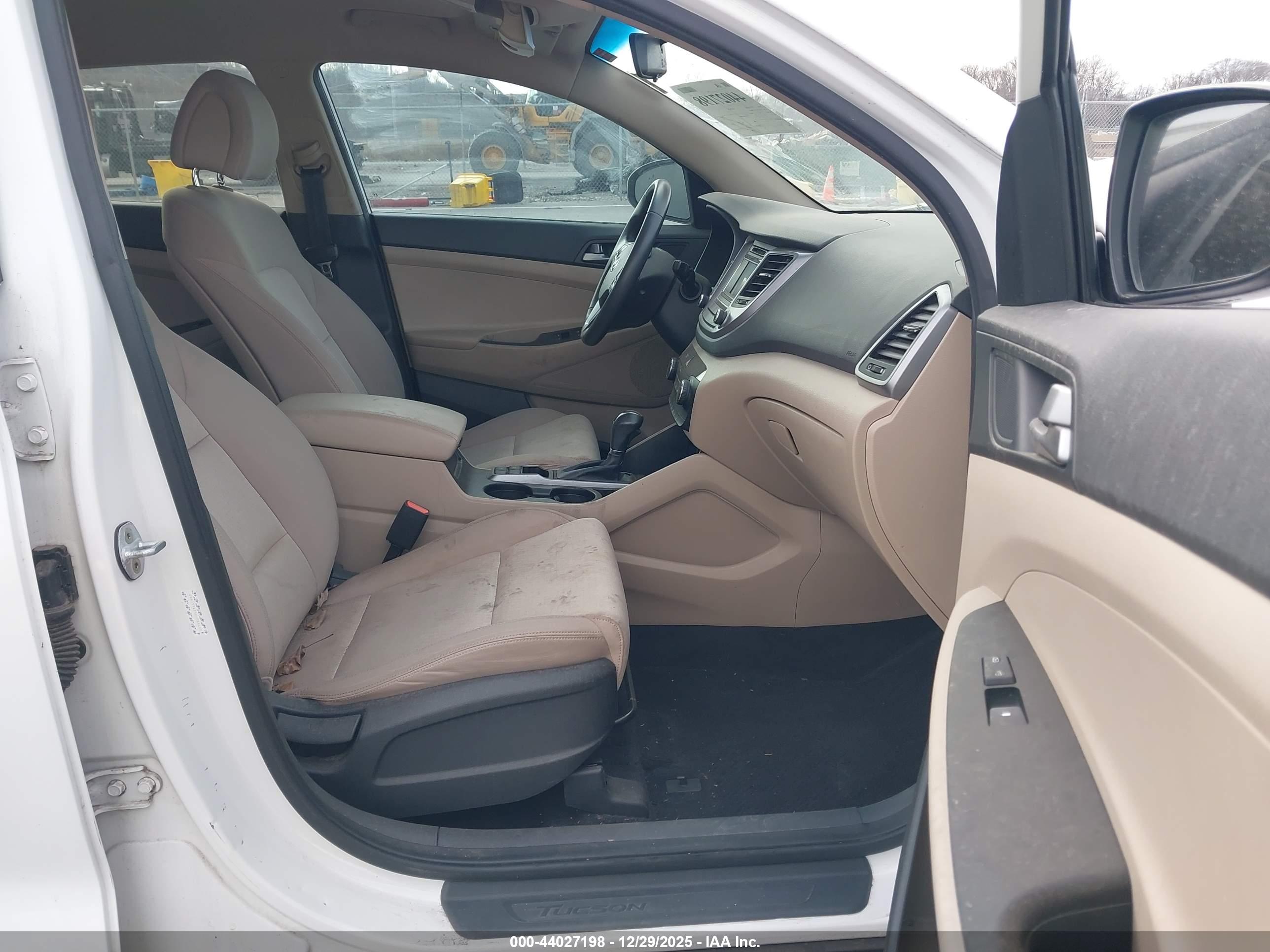 HYUNDAI TUCSON image 5