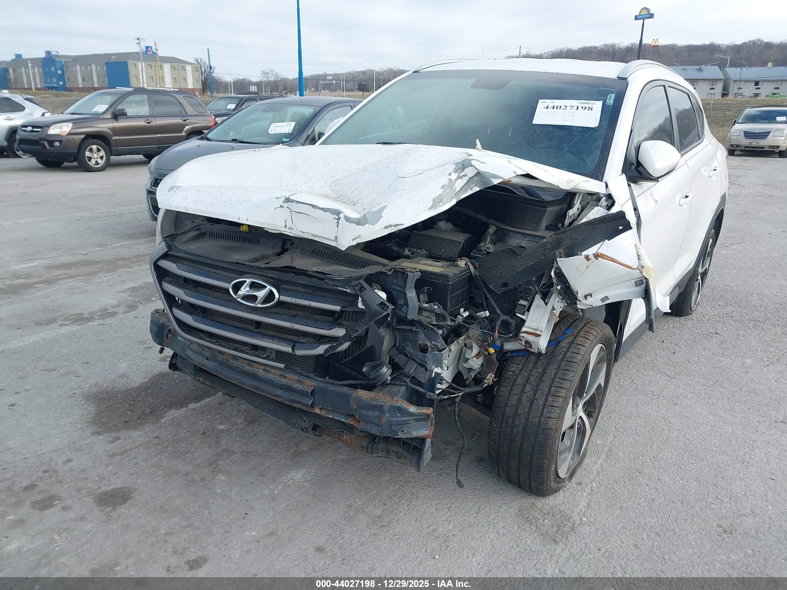 HYUNDAI TUCSON image 6