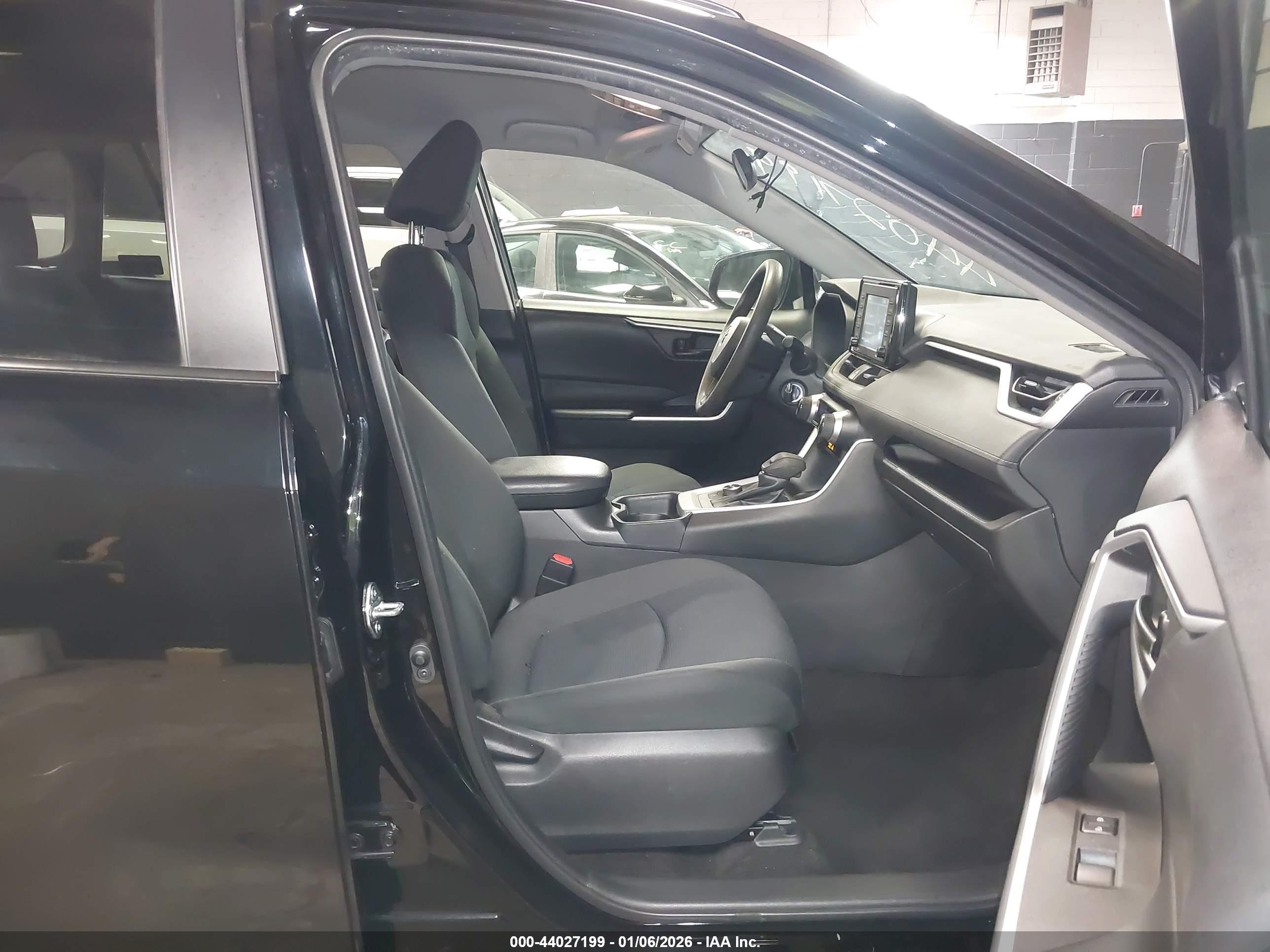 TOYOTA RAV4 image 5